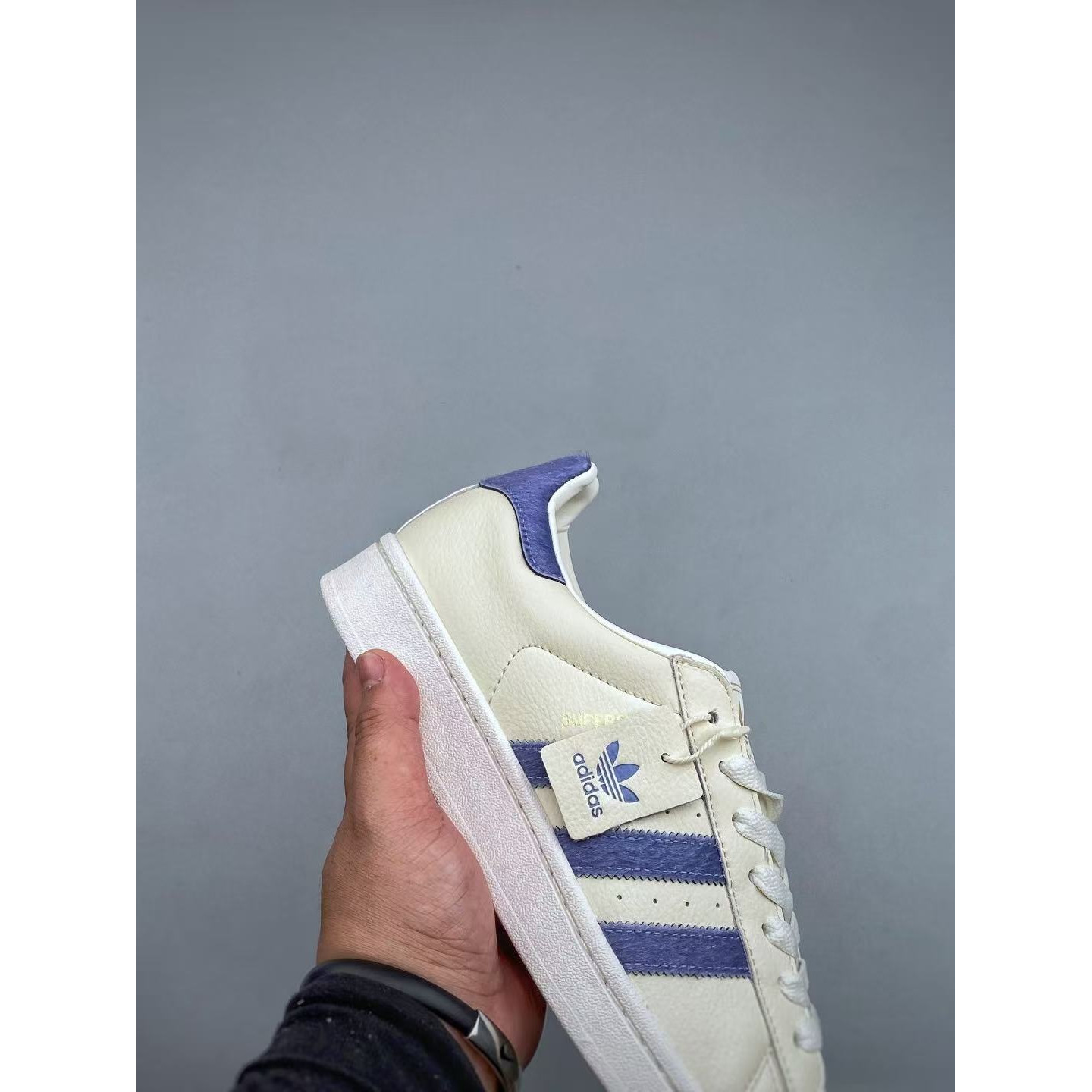 <p>Adidas Originals &nbsp;SUPERSTAR II &nbsp;经典贝壳头板鞋</p>