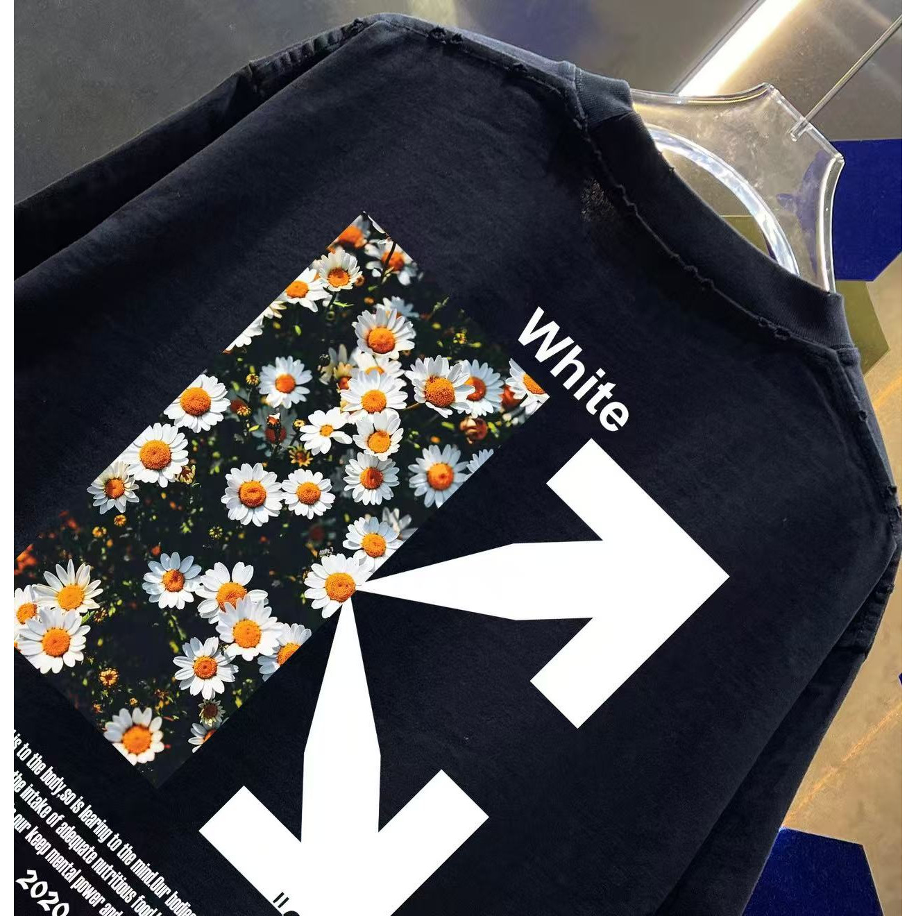 <p>OFF-white 洗水磨破短袖T恤(洗水黑)</p>