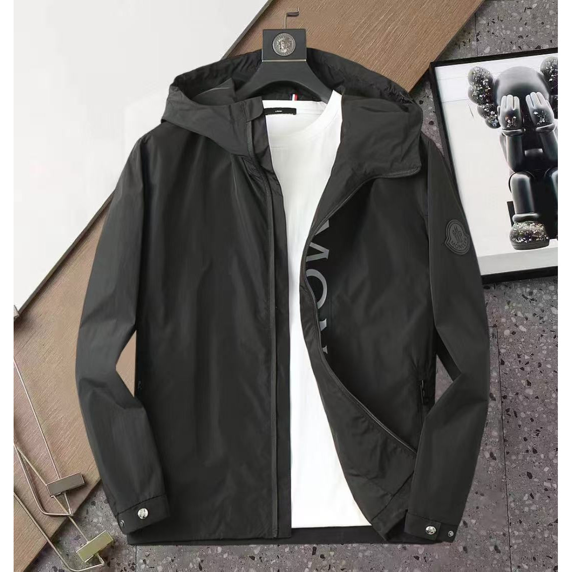 <p>MONCLER&nbsp;男士夹克外套(黑)</p>