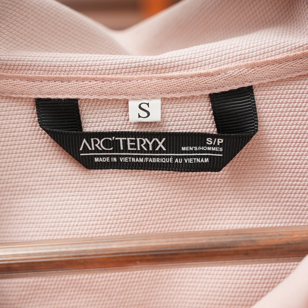 <p>ARC'TERYX 女款Hoody软壳连帽夹克(夕雾粉)</p>