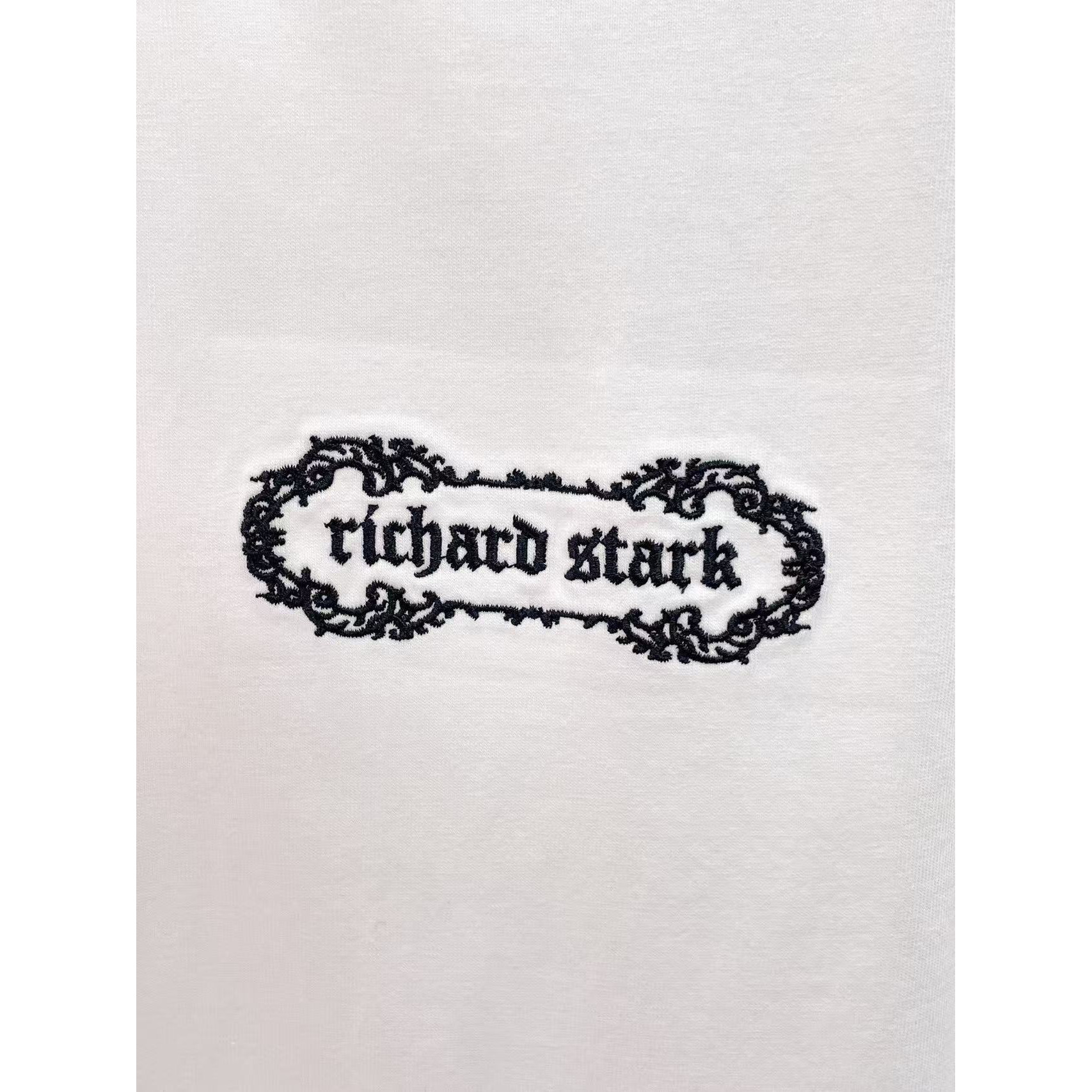 <p>CHROME HEARTS 专柜新款短袖T恤(白)</p>
