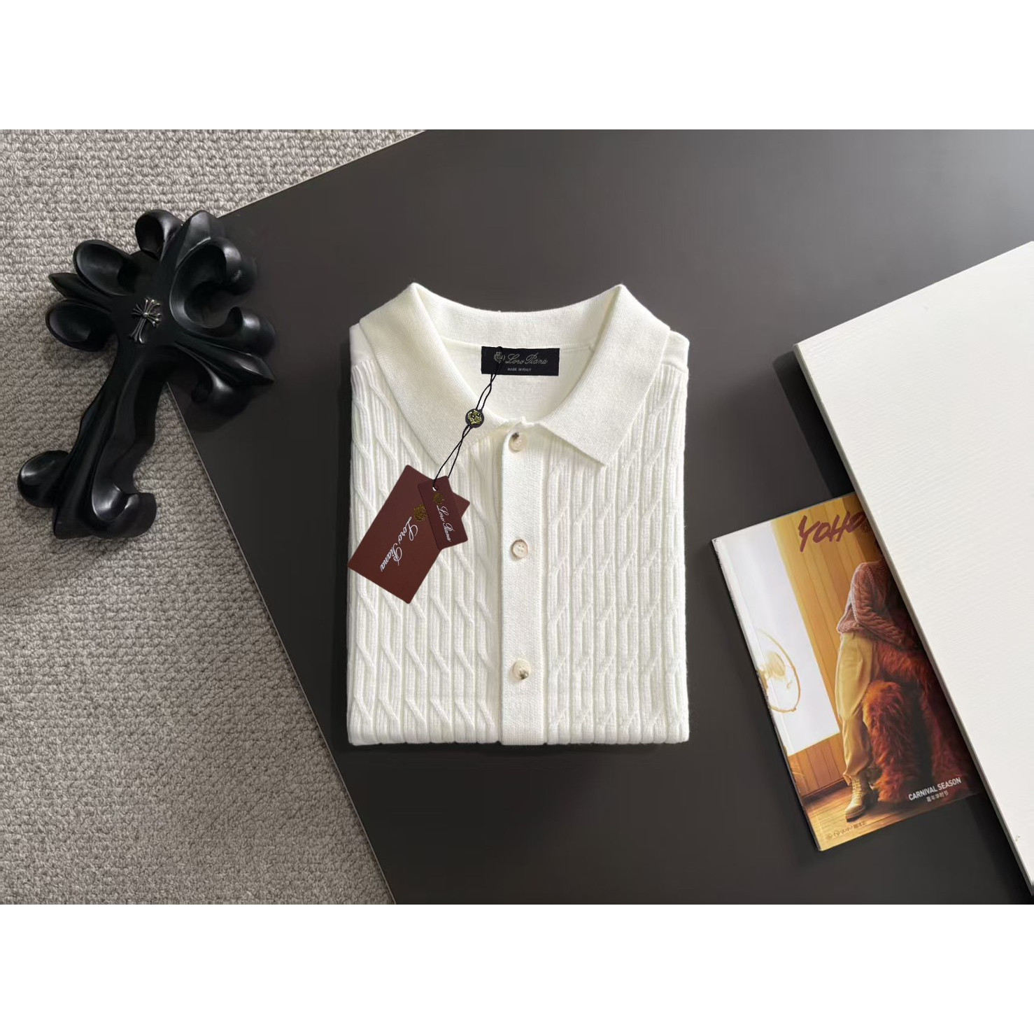 <p>Loro Piana 男士翻领针织外套(白)</p>
