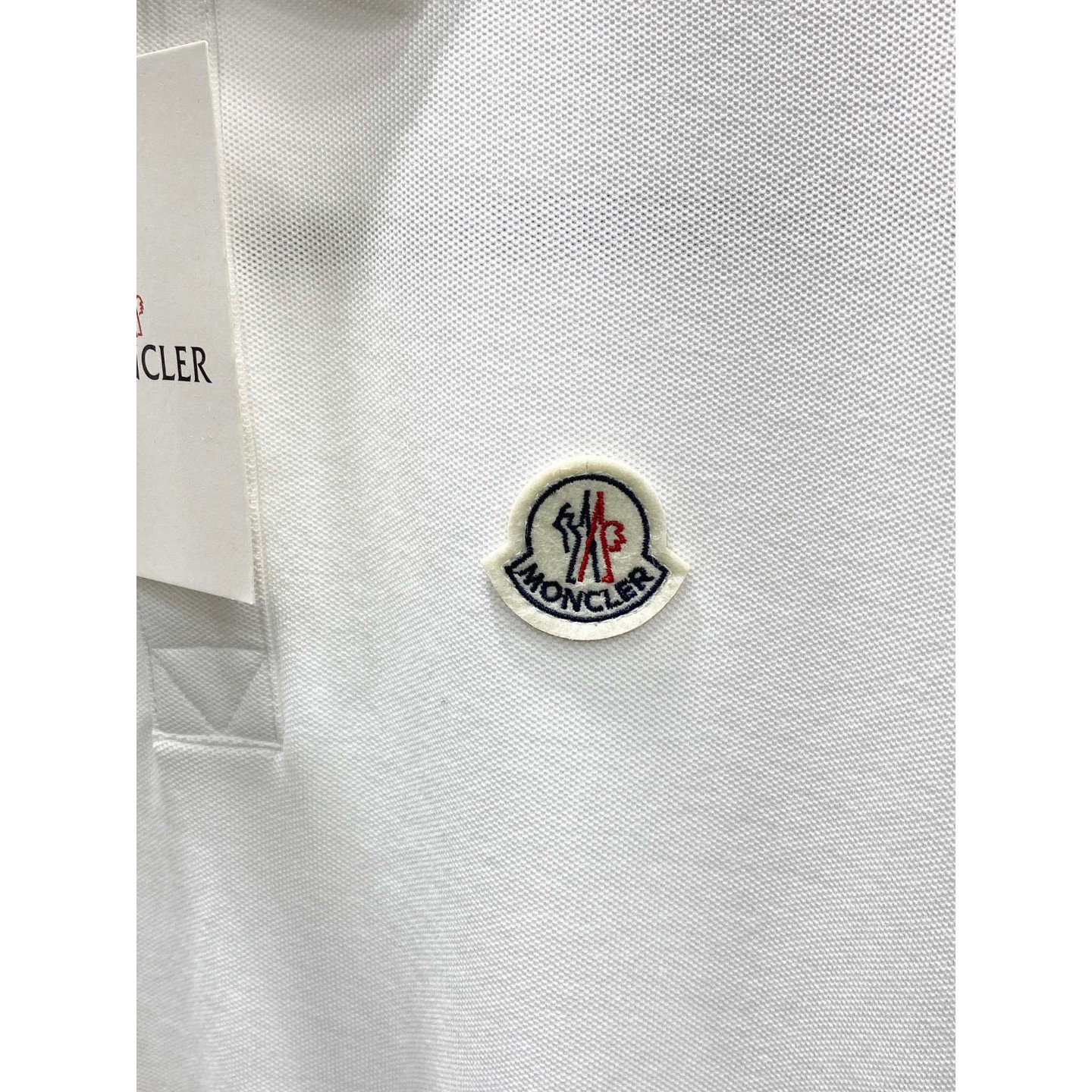 <p>MONCLER 立体徽标翻领长袖Polo衫(白)</p>