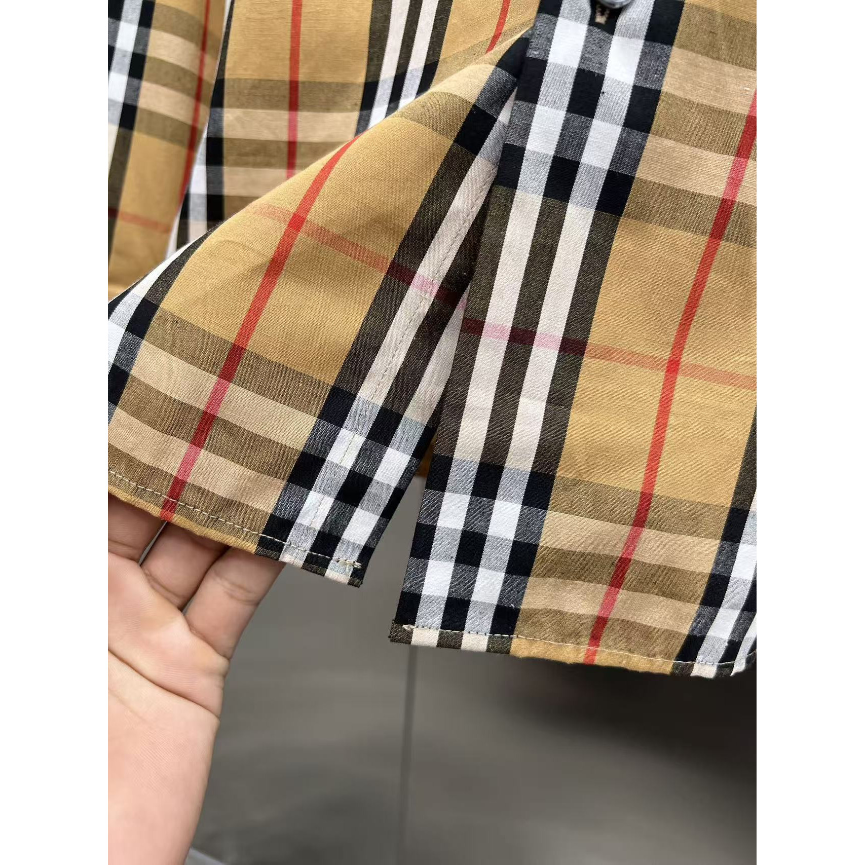 <p>Burberry 长袖衬衫(783235)</p>