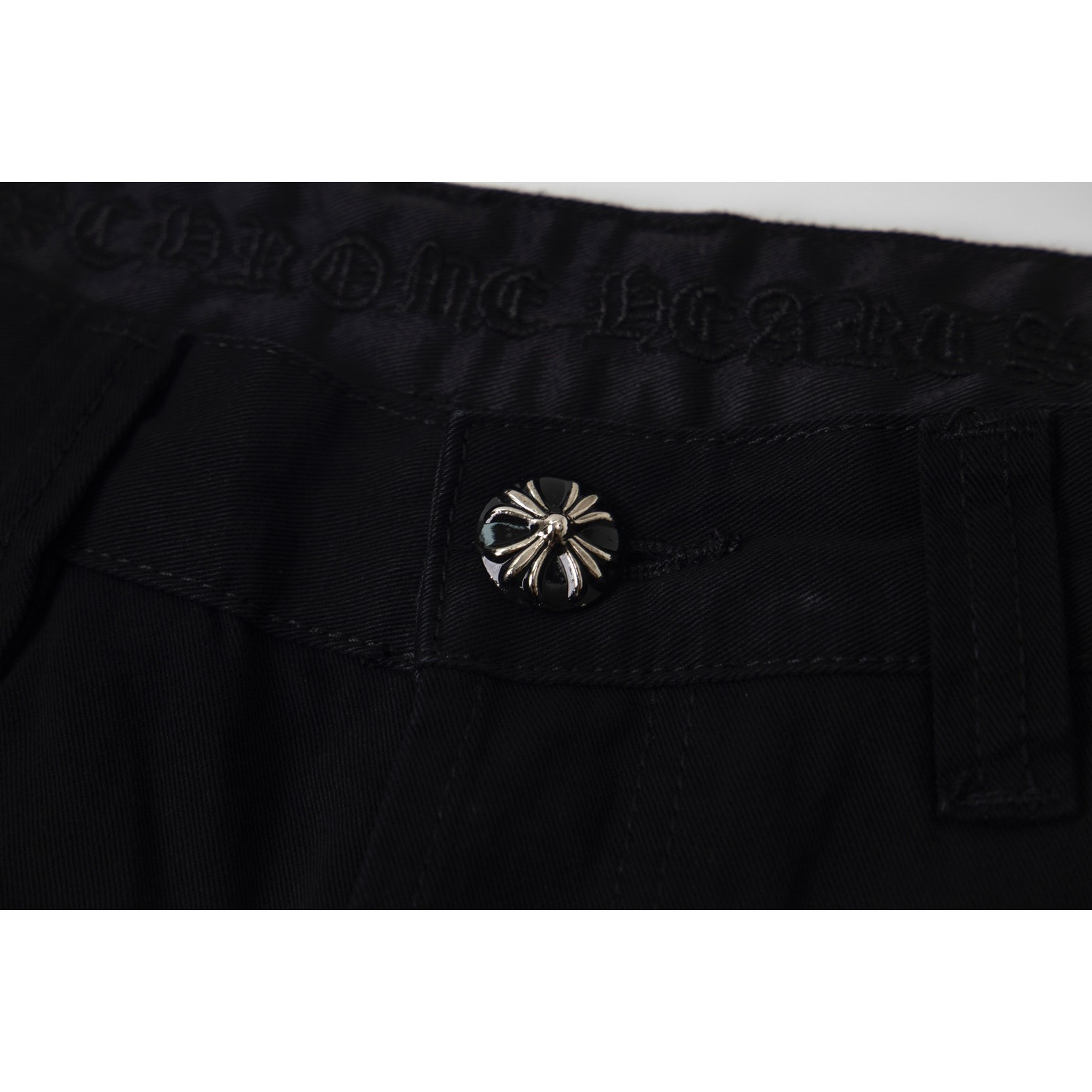 <p>CHROME HEARTS 黑棕迷彩十字贴皮牛仔裤(1753#)</p>