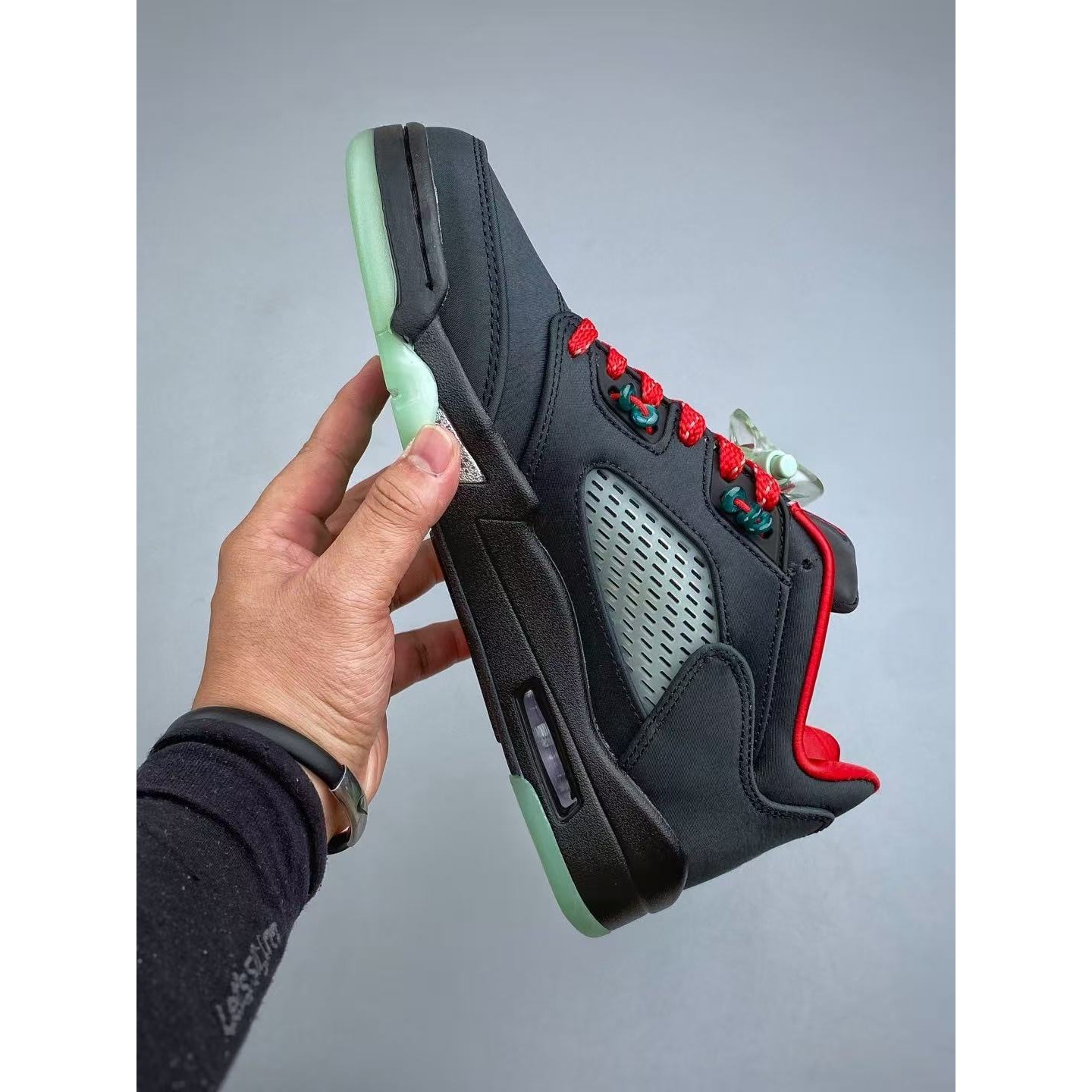 <p>Air Jordan 5 Low Fire Red&nbsp; 篮球鞋(黑)</p>
