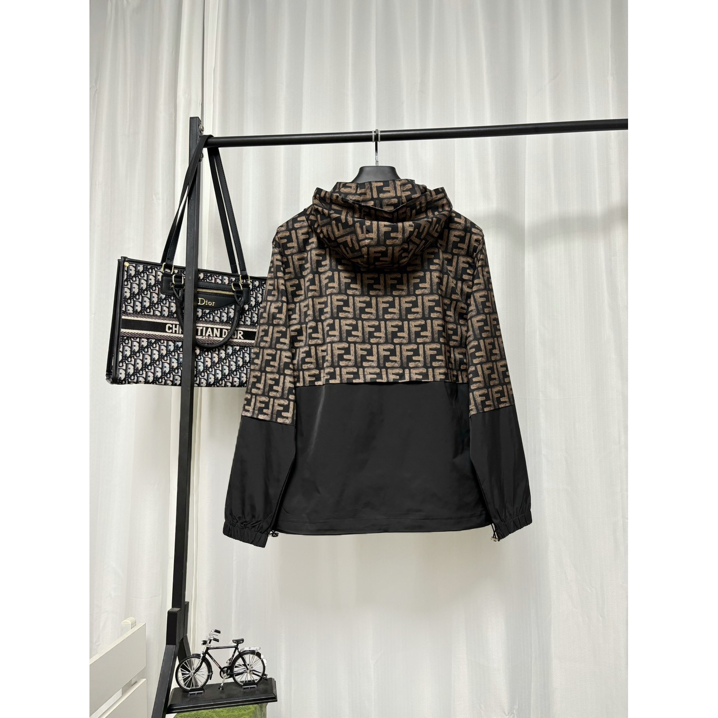 <p>FENDI 夹克外套</p>