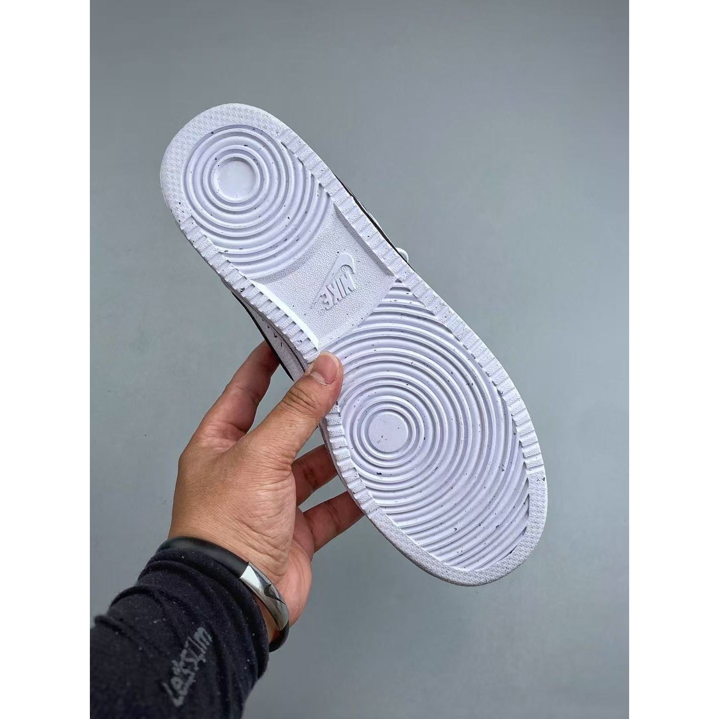 <p>NIKE COURTVISION 手绘泼墨涂鸦定制板鞋 (白)</p>