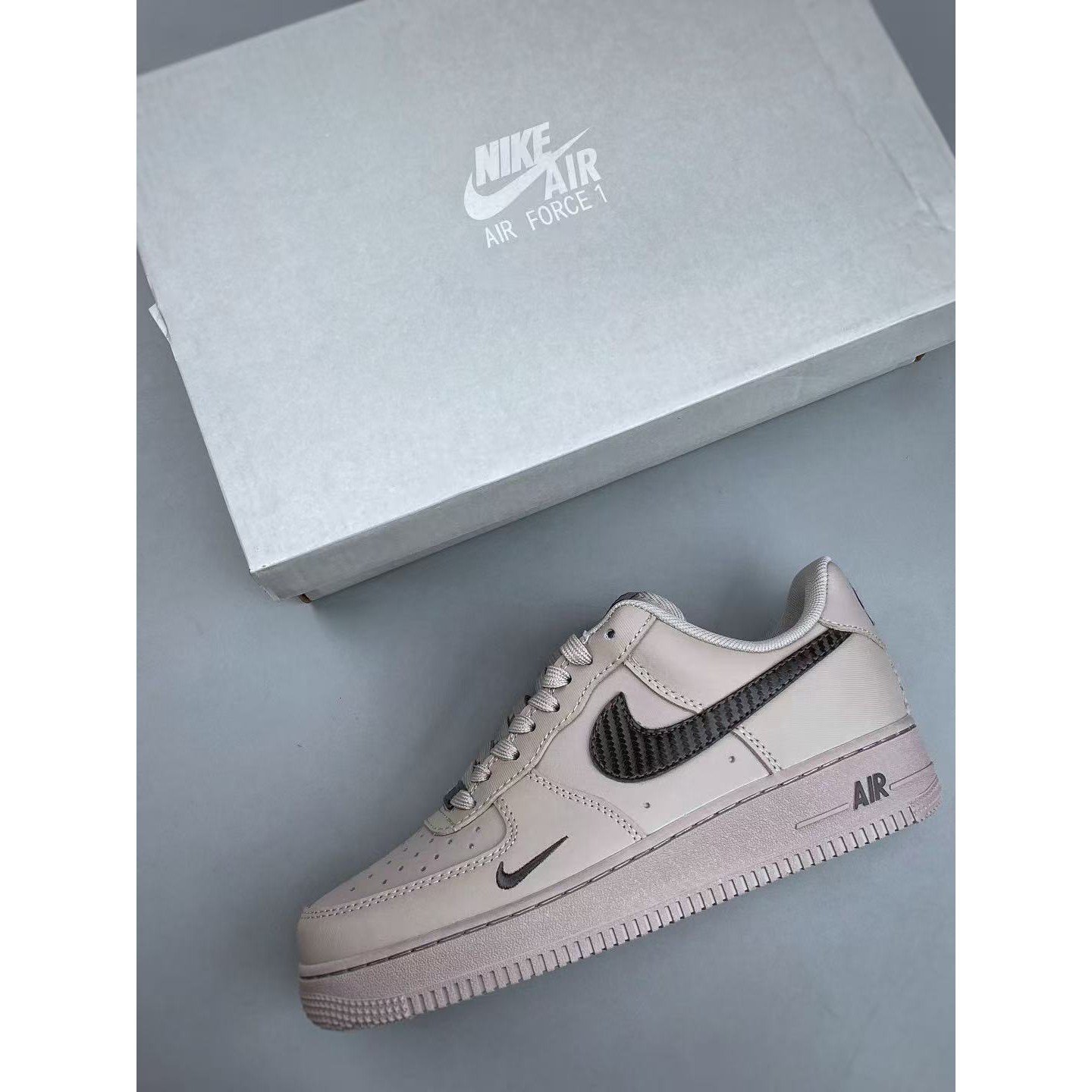 <p>NIKE AIR FORCE 1 LOW&nbsp; 运动鞋</p>