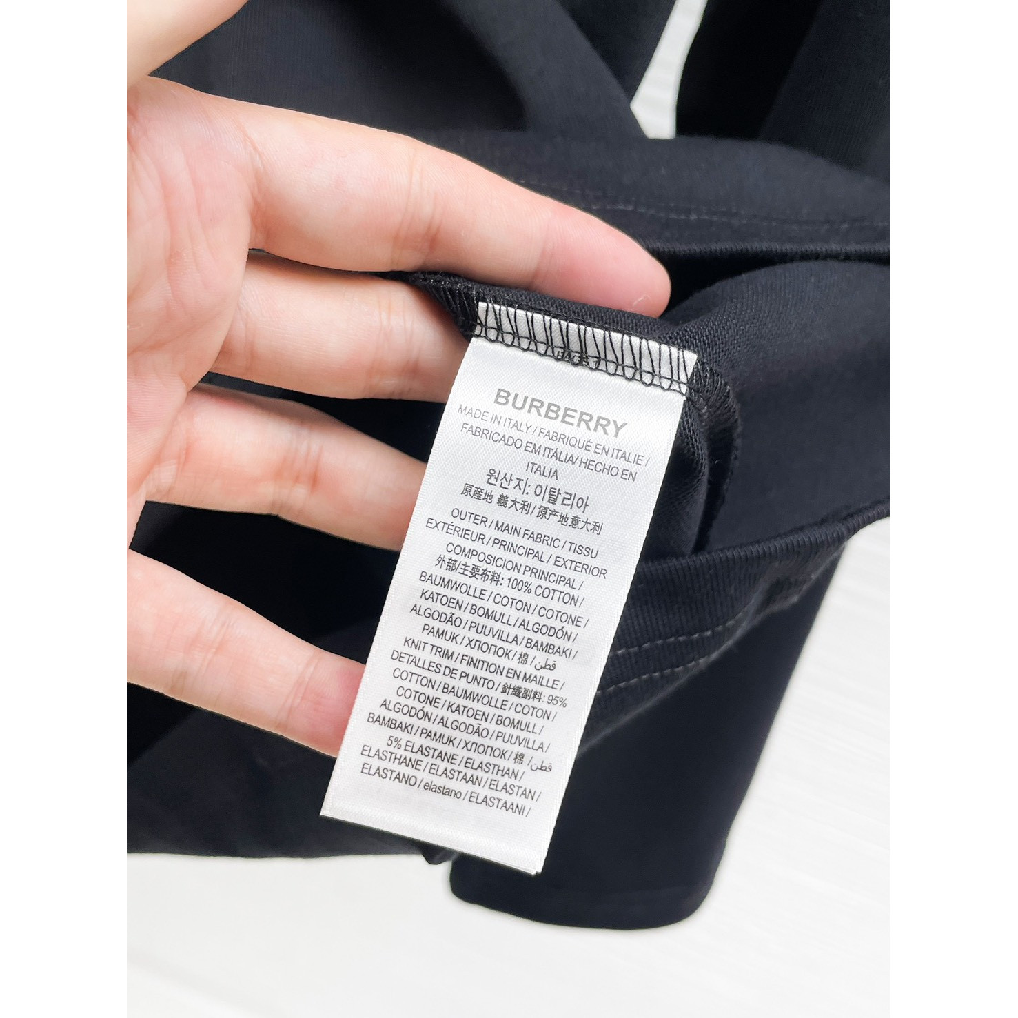 <p>BURBERRY 长袖T恤(黑)</p>