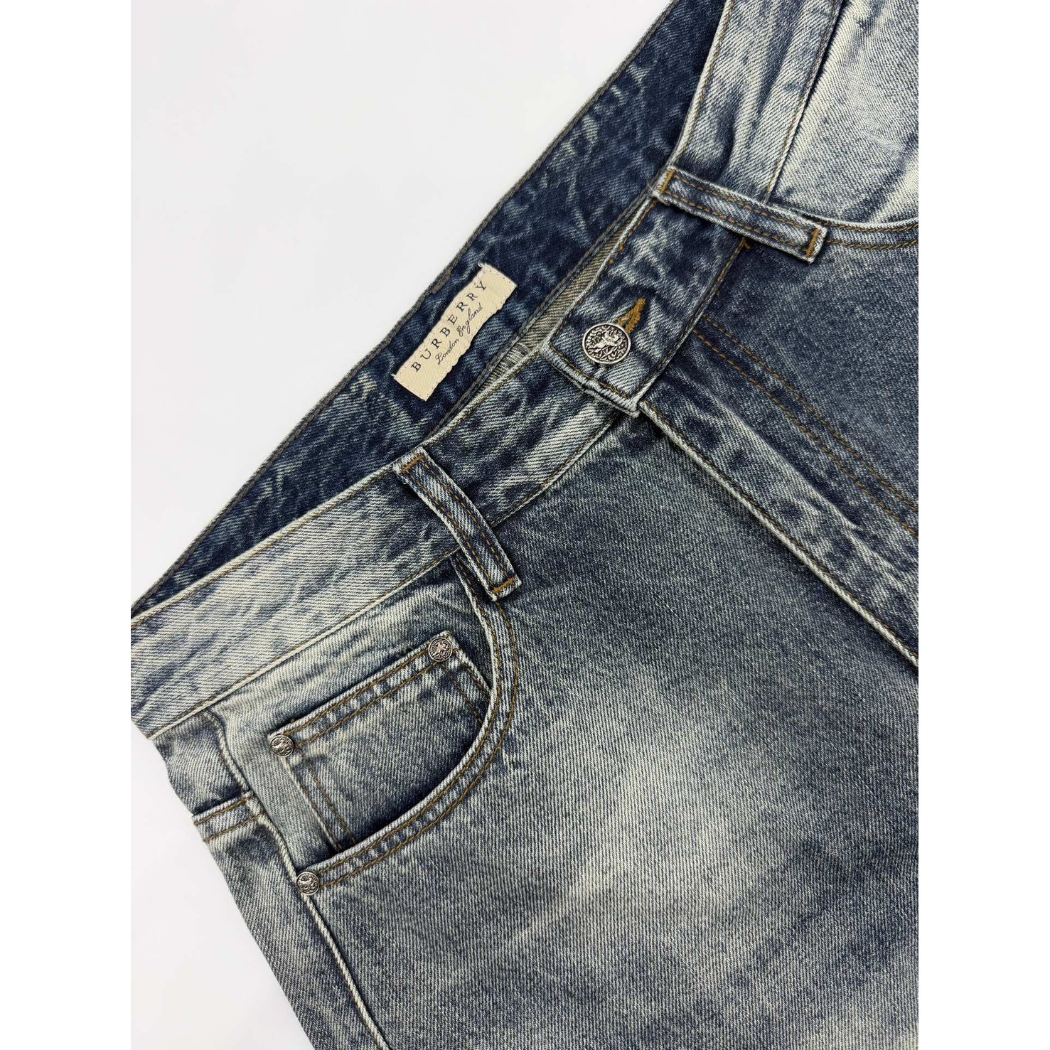 <p>BURBERRY 阔腿直筒牛仔裤(D5621#)</p>