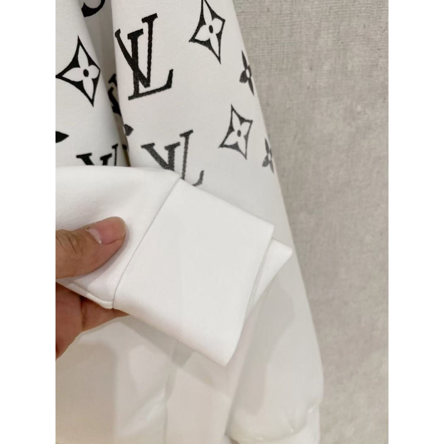 <p>LV 太空棉卫衣(白)</p>