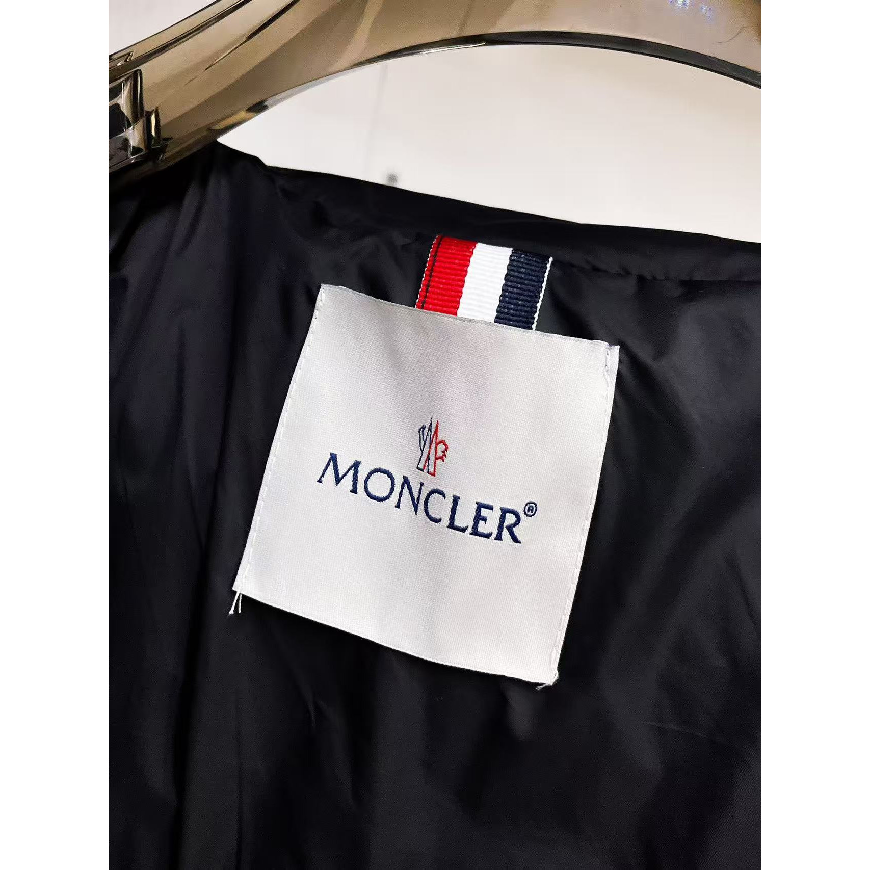 <p>MONCLER&nbsp;秋冬新款羽绒服(黑)&nbsp;</p>