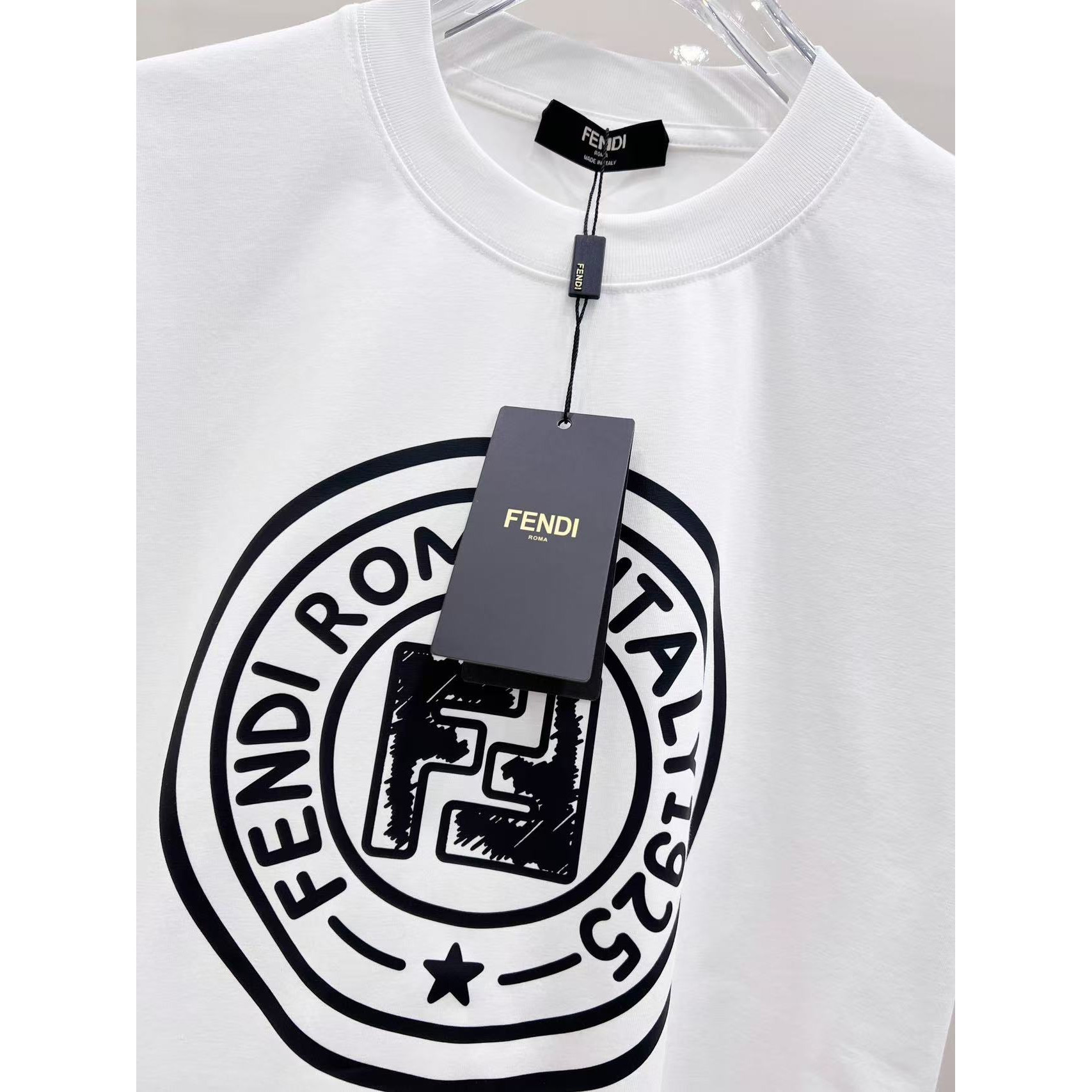 <p>FENDI 印花短袖t恤(白)</p>