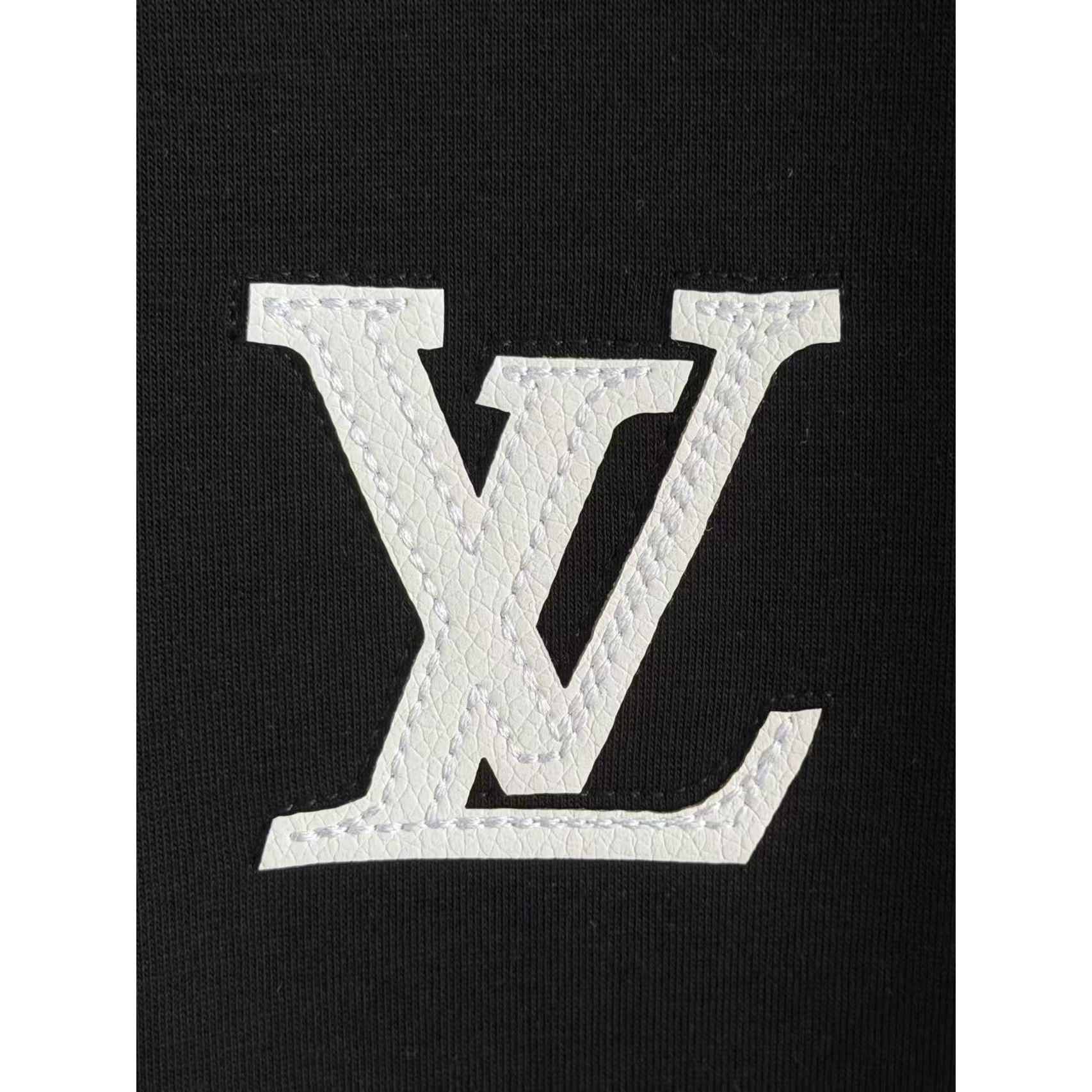 <p>LV 刺绣短袖T恤(黑)</p>