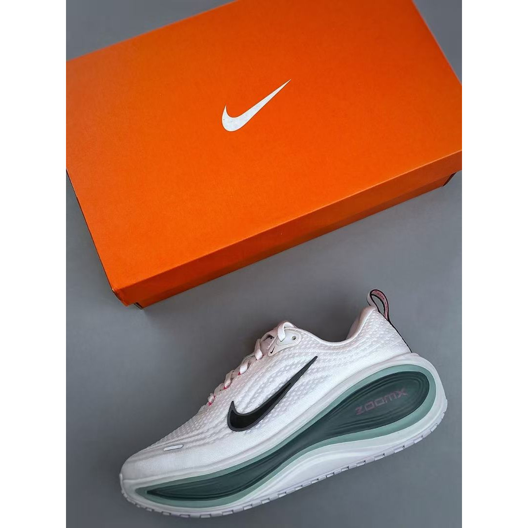 <p>NIKE VOMERO PLUS RUN 休闲跑步鞋</p>