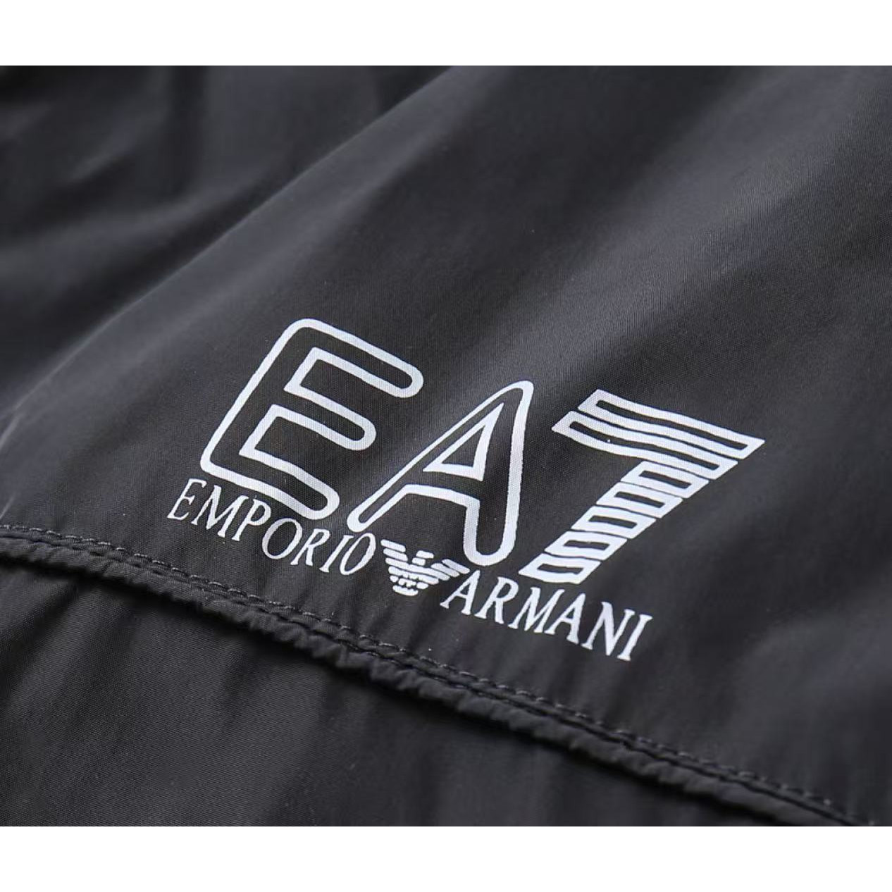<p>Giorgio_Armani&nbsp;<span style="font-size:13px">男士夹克外套(黑)</span></p>
