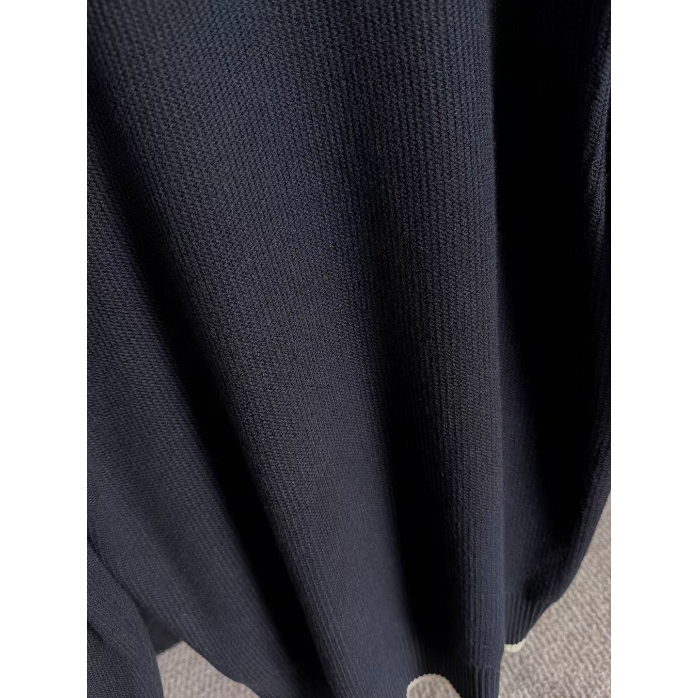<p>MONCLER&nbsp;秋冬官网最新毛衣(黑)</p>