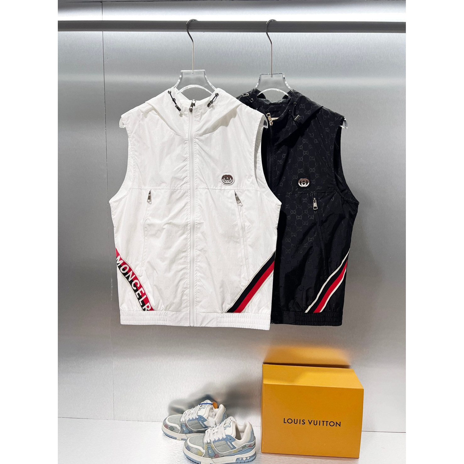<p>MONCLER 马甲外套(白)</p>
