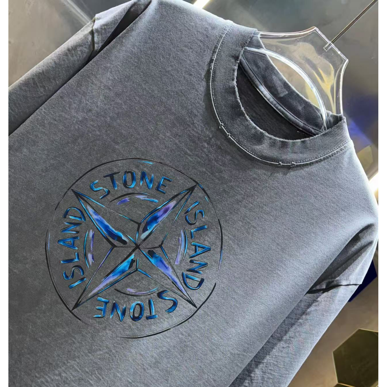 <p>Stone Island 洗水磨破短袖(洗水灰)</p>