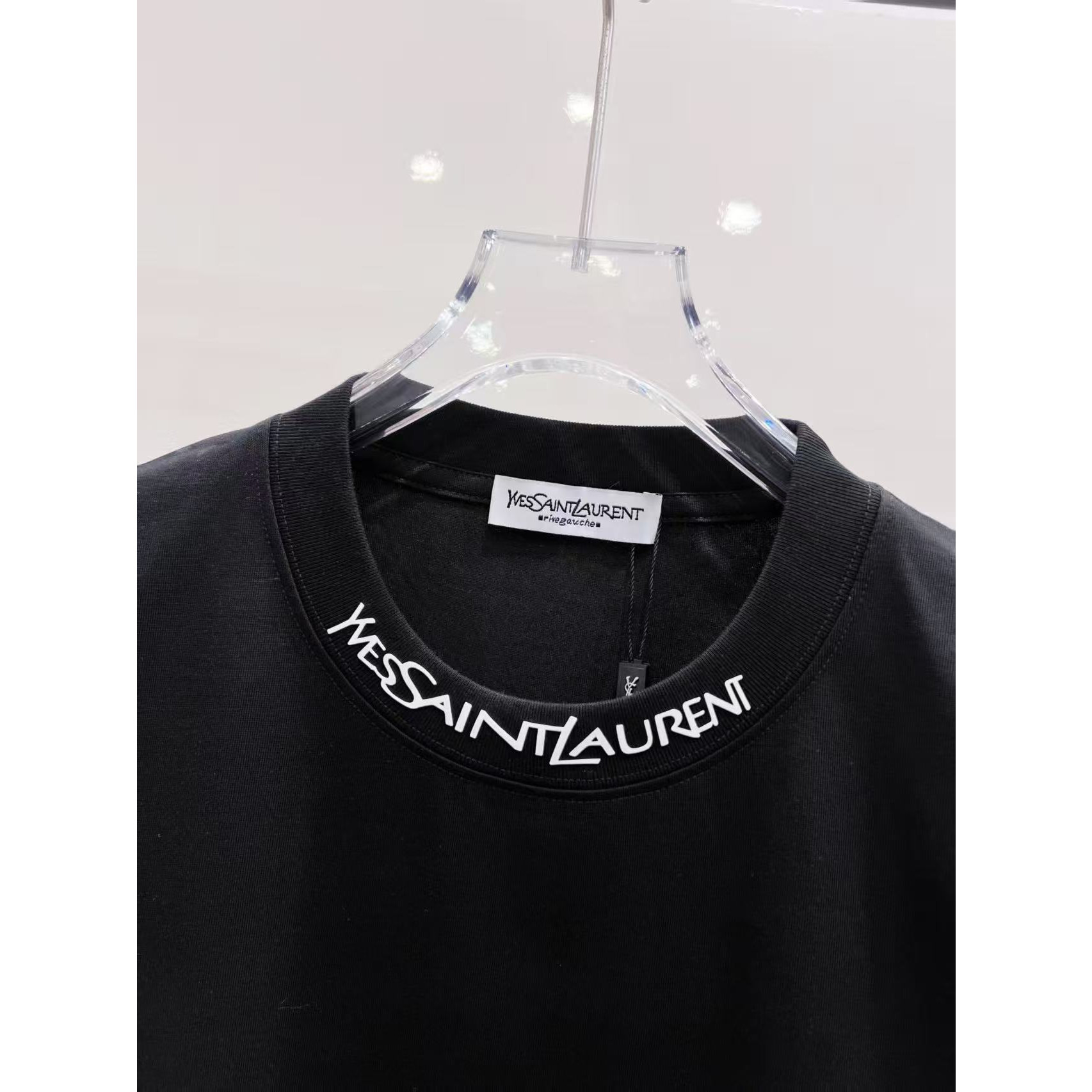 <p>YSL logo图案短袖(黑)</p>