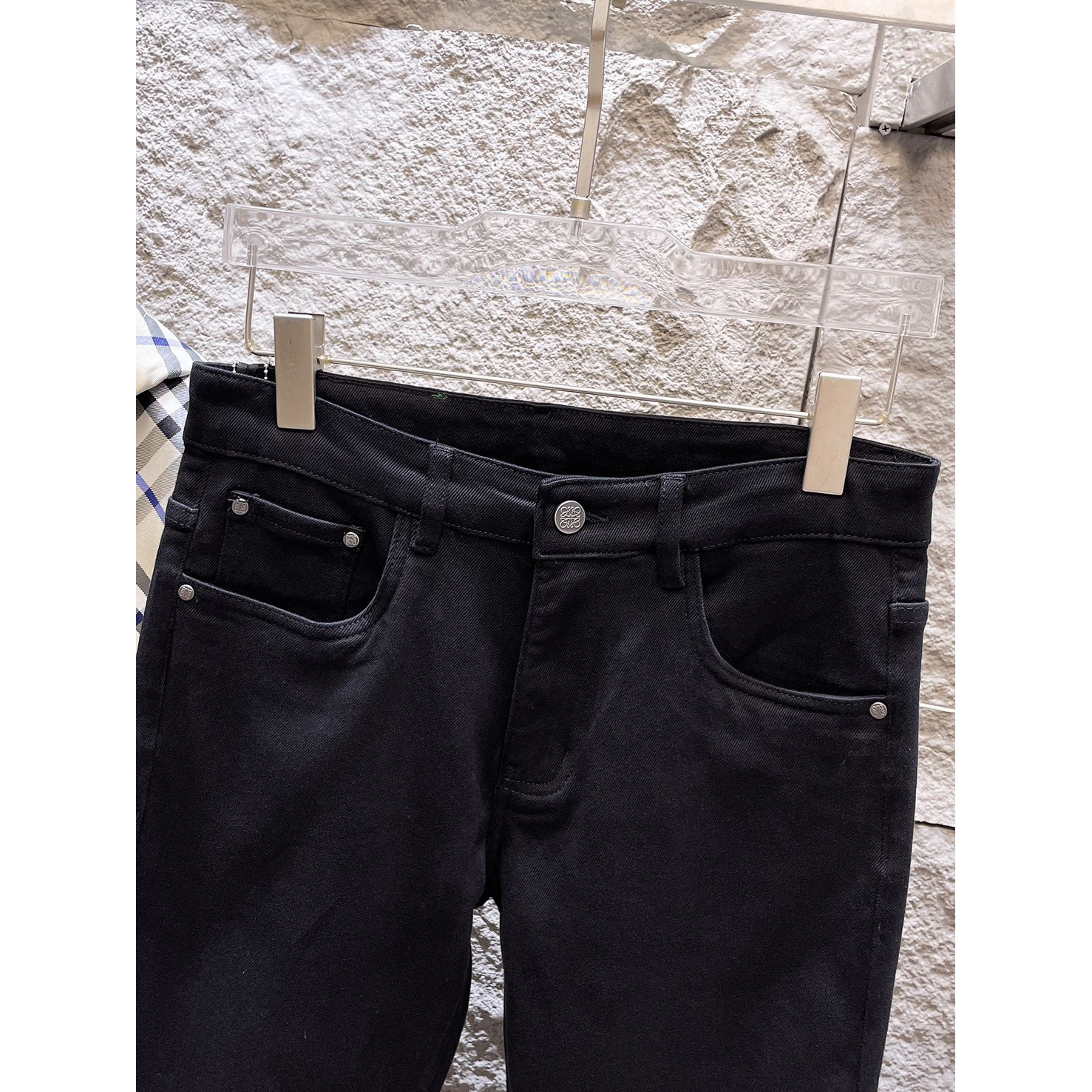 <p>LOEWE&nbsp;高端牛仔裤(黑)</p>