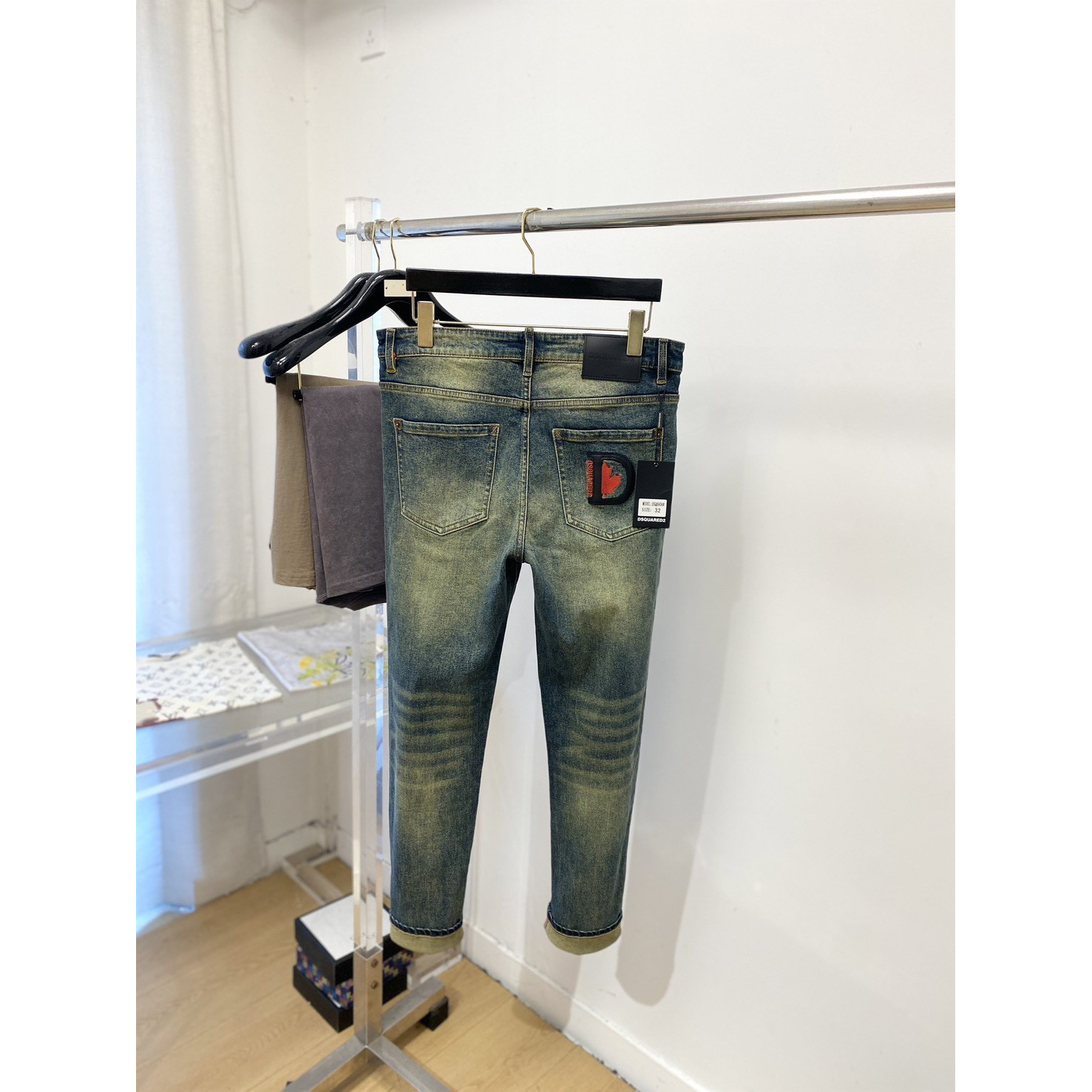 <p>DSQUARED2 休闲牛仔裤</p>