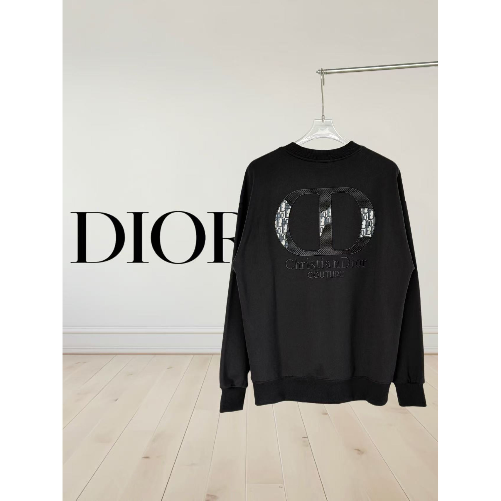 <p>DIOR&nbsp;刺绣圆领卫衣(黑)</p>
