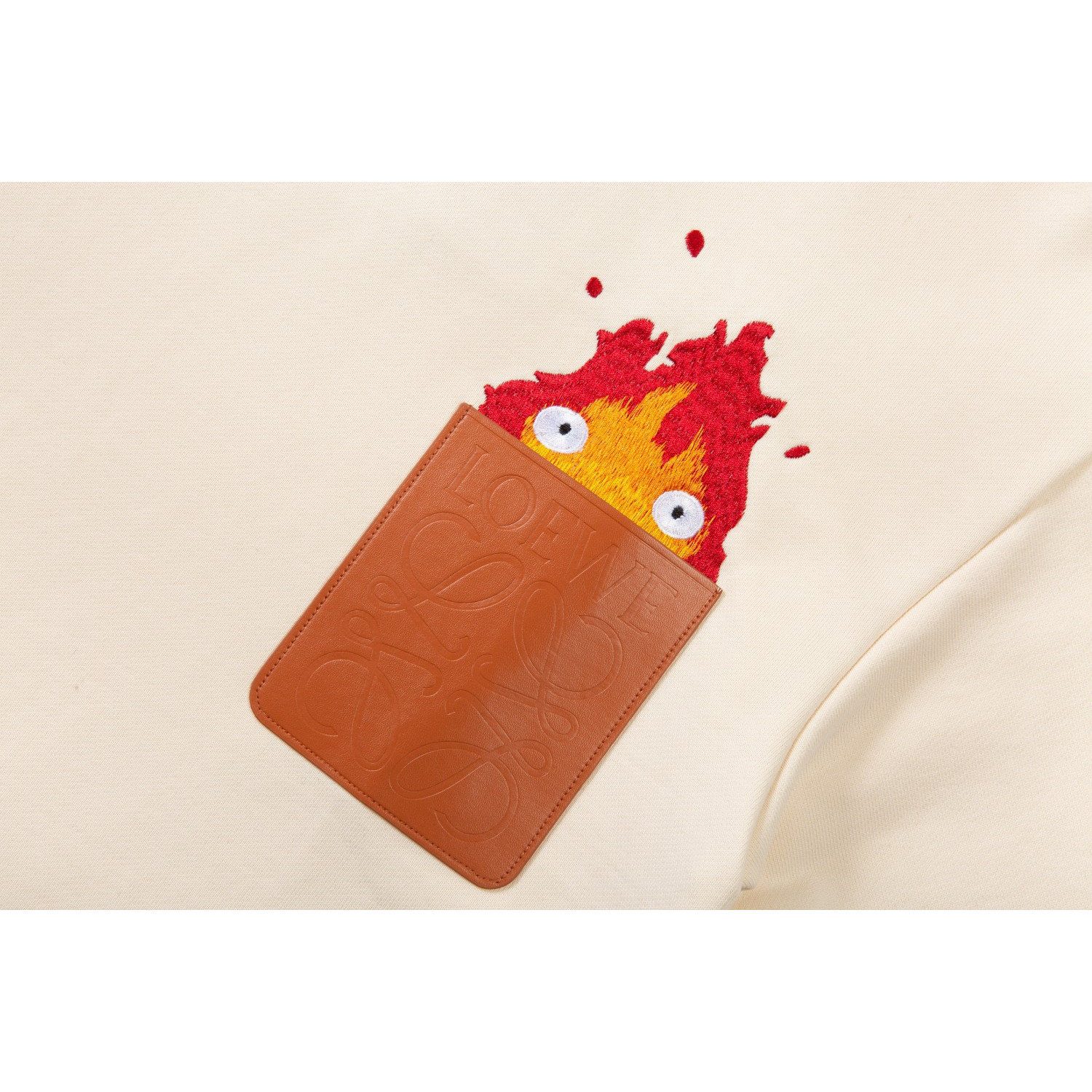 <p>Loewe 火焰绣花logo皮口袋连帽卫衣(杏)</p>
