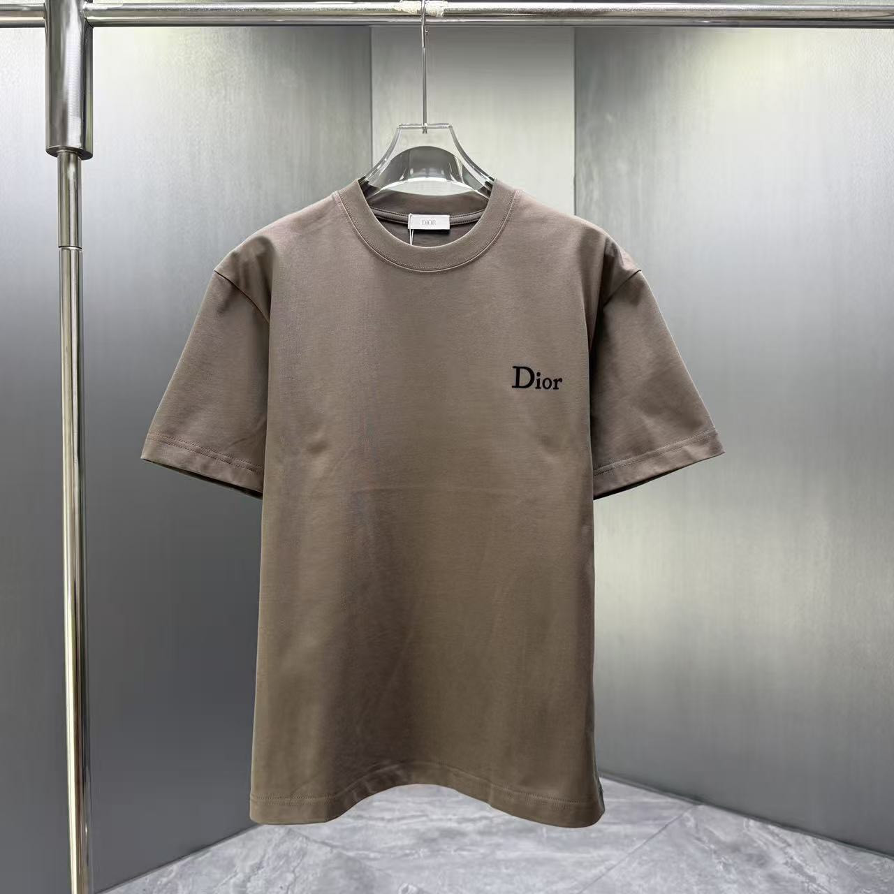 <p>DIOR 短袖T恤(棕)</p>