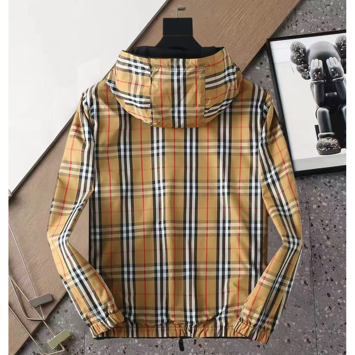 <p>BURBERRY 男士夹克外套(卡其)</p>