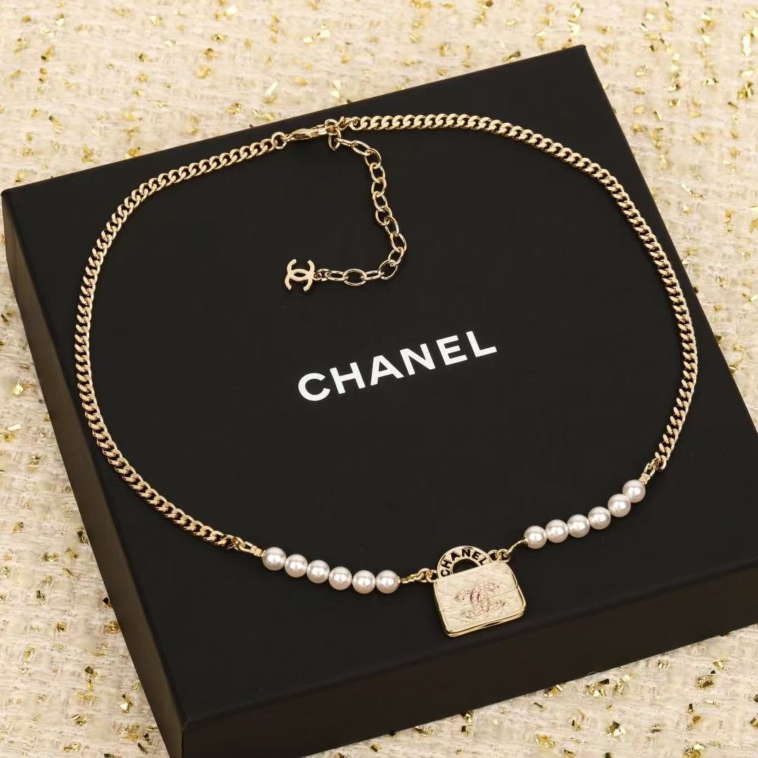 <p>CHANEL&nbsp;香包包项链</p>