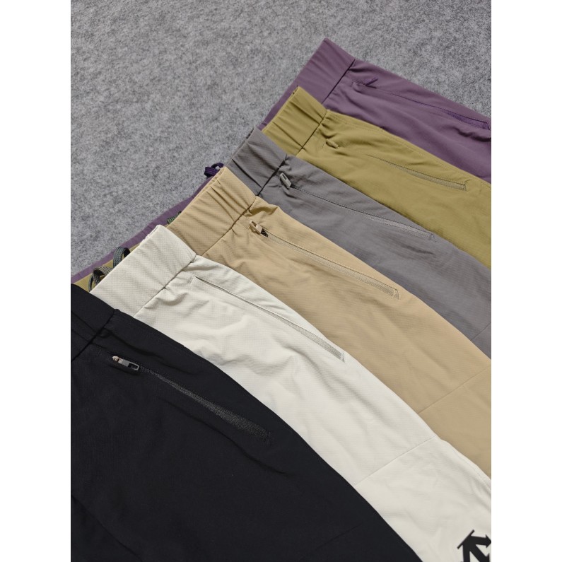 <p>DESCENTE 運動速乾短褲</p>