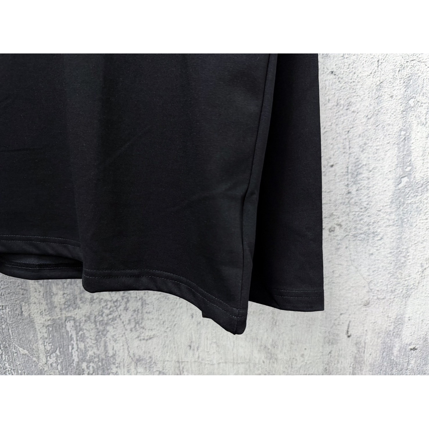 <p>BALENCIAGA Logo刺绣长袖(黑)</p>