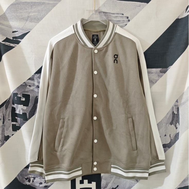 <p>On 長袖棒球服夾克外套(淺綠)</p>