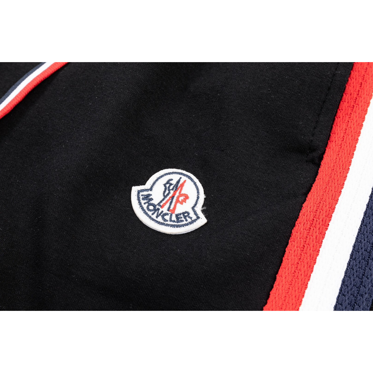 <p>MONCLER 休闲短裤(黑)</p>