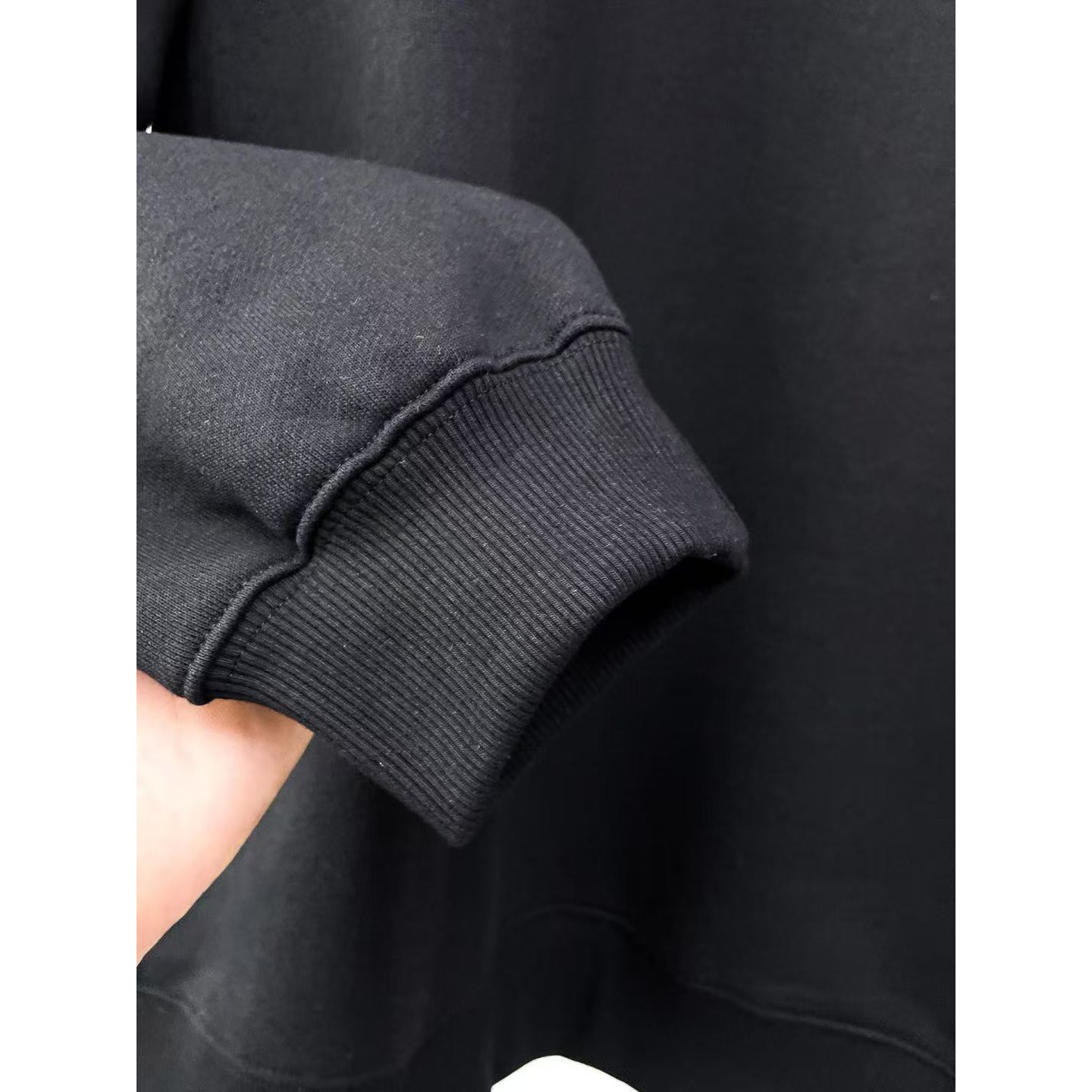 <p>MONCLER 圆领卫衣(黑)</p>