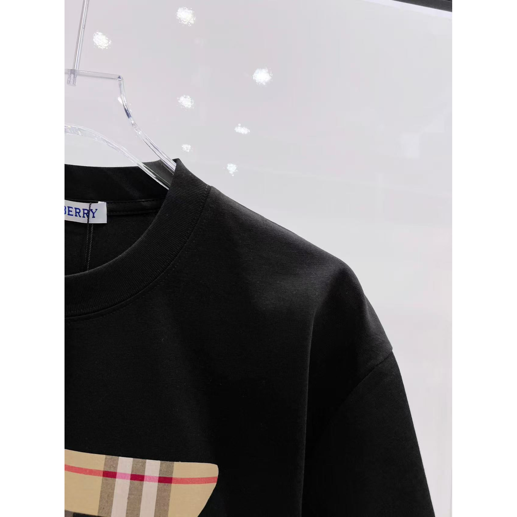 <p>BURBERRY 短袖圆领T恤(黑)</p>