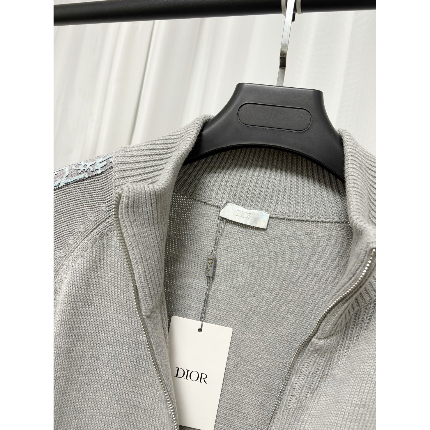 <p>Dior 开衫毛衣外套</p>
