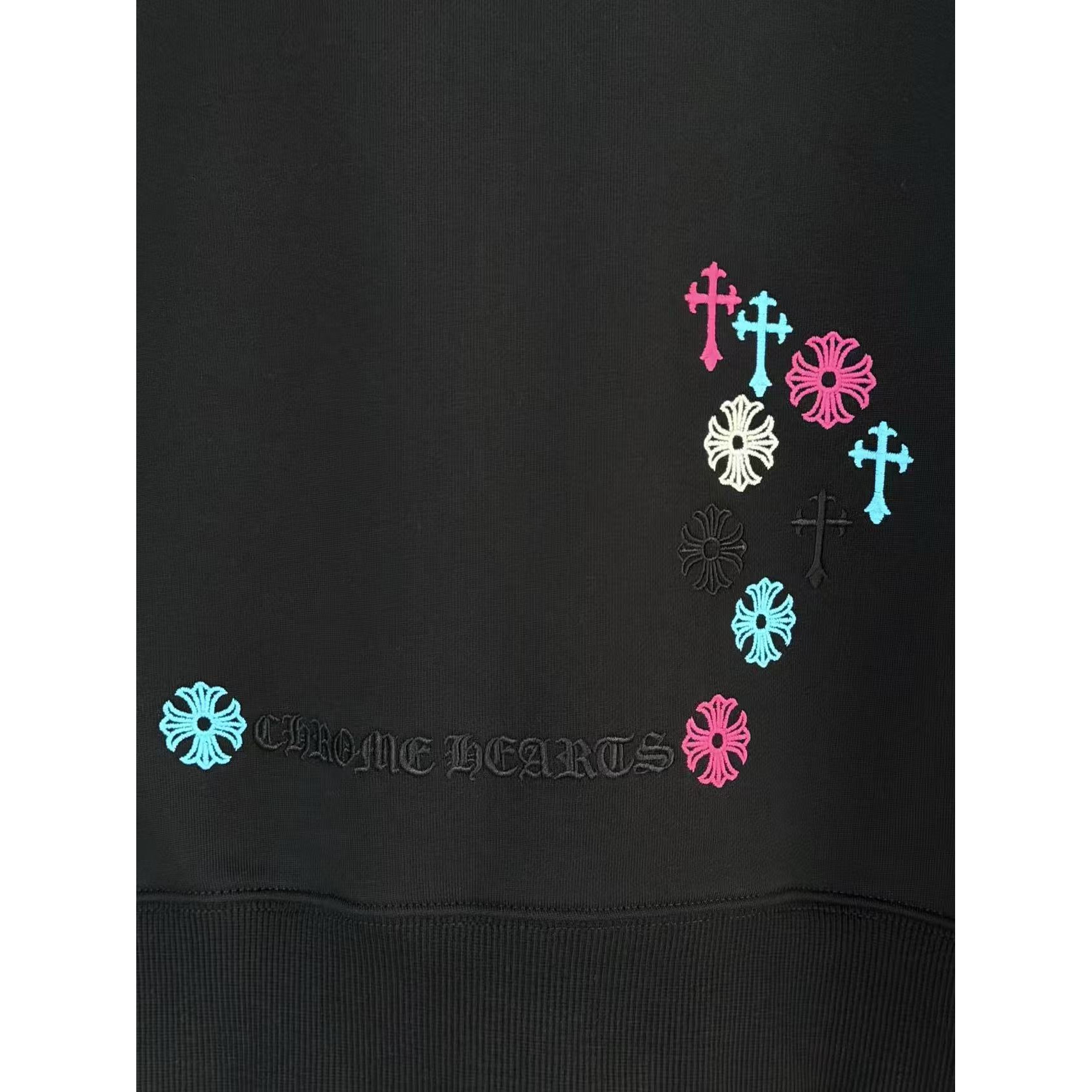 <p>CHROME HEARTS&nbsp;圆领卫衣(黑)</p>
