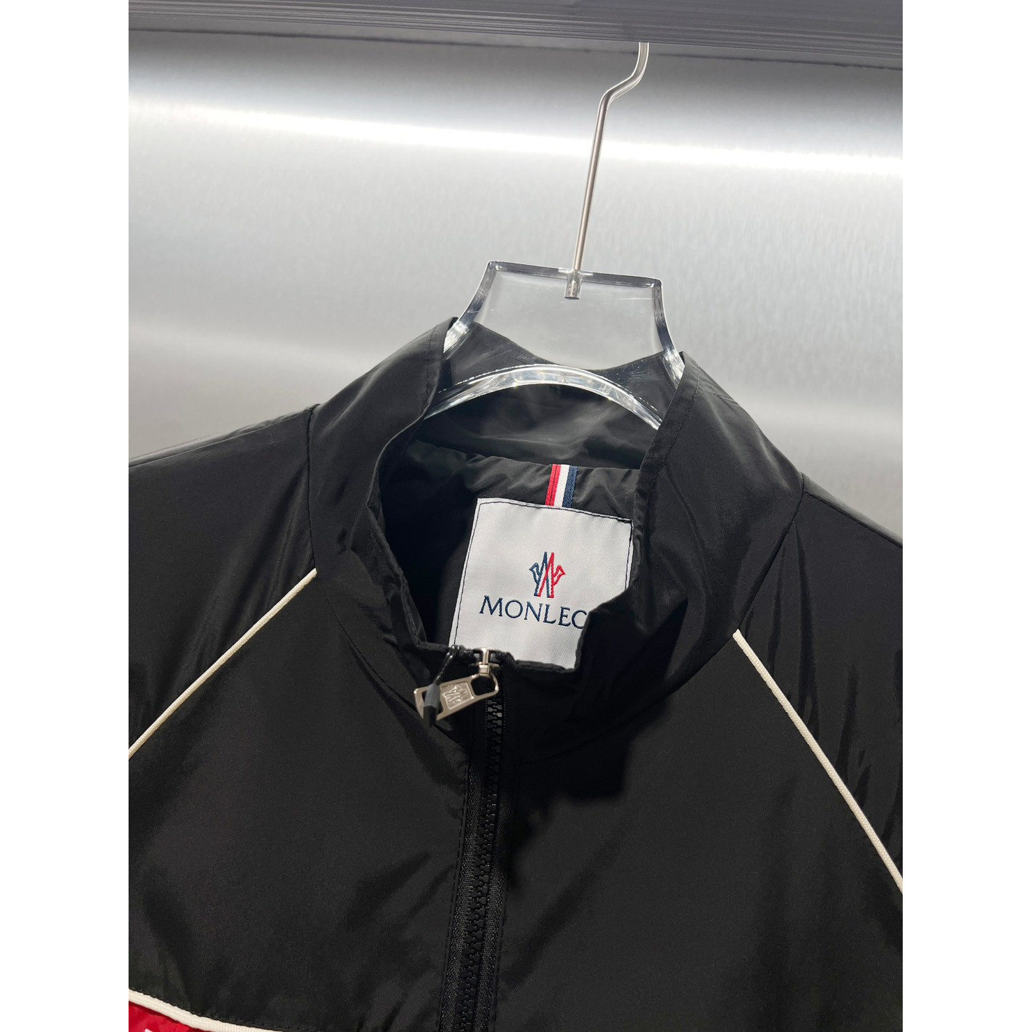 <p>MONCLER&nbsp;夹克外套(黑)</p>