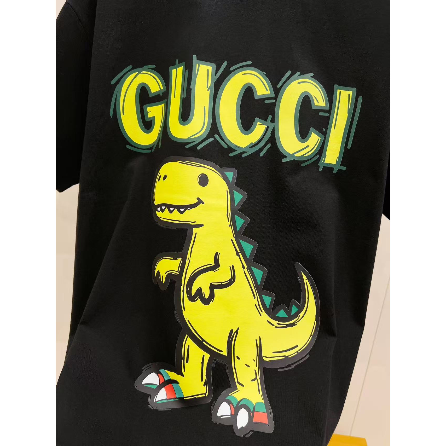 <p>GUCCI 卡通恐龙印花短袖t恤(黑)&nbsp;</p>