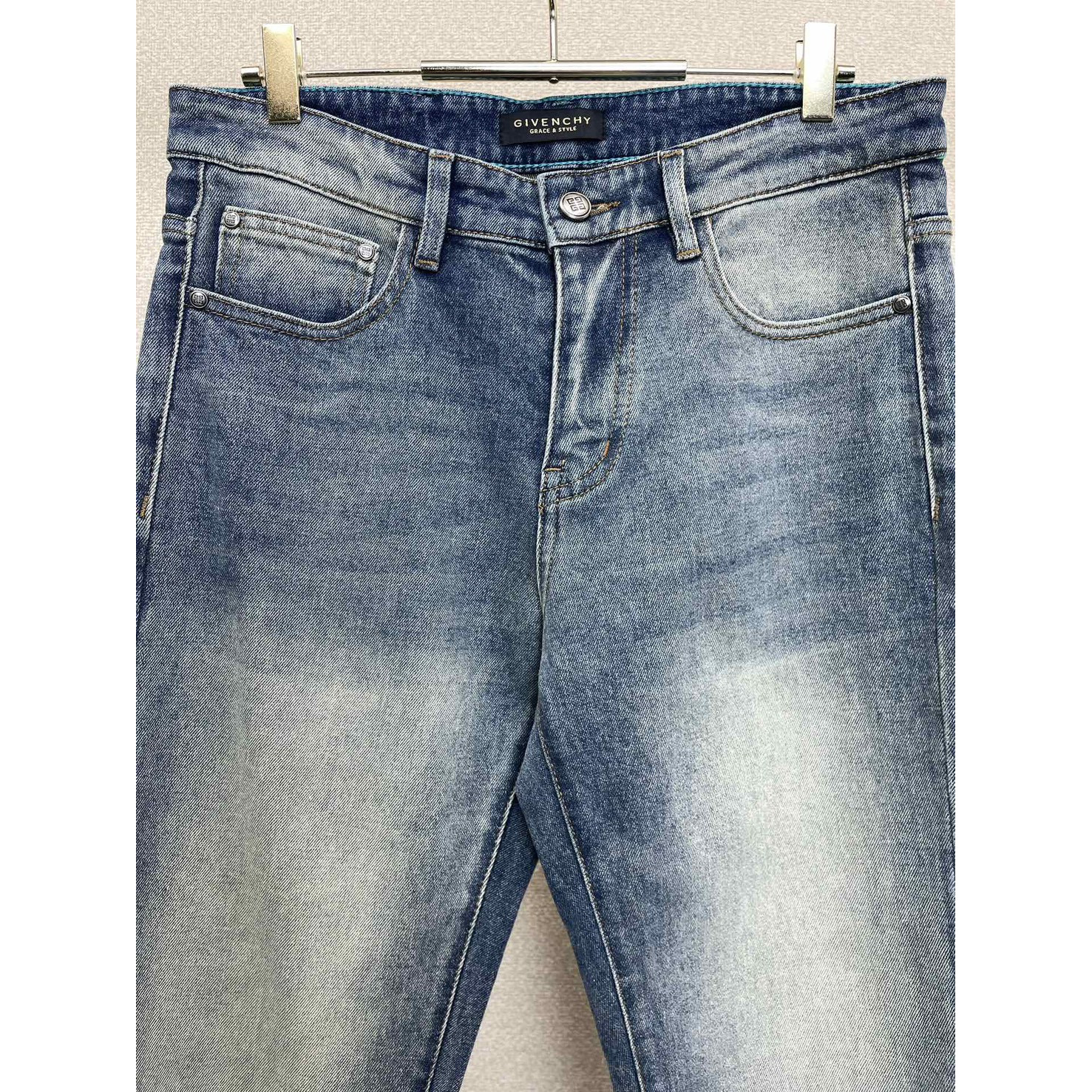 <p>GIVENCHY 休闲牛仔裤</p>