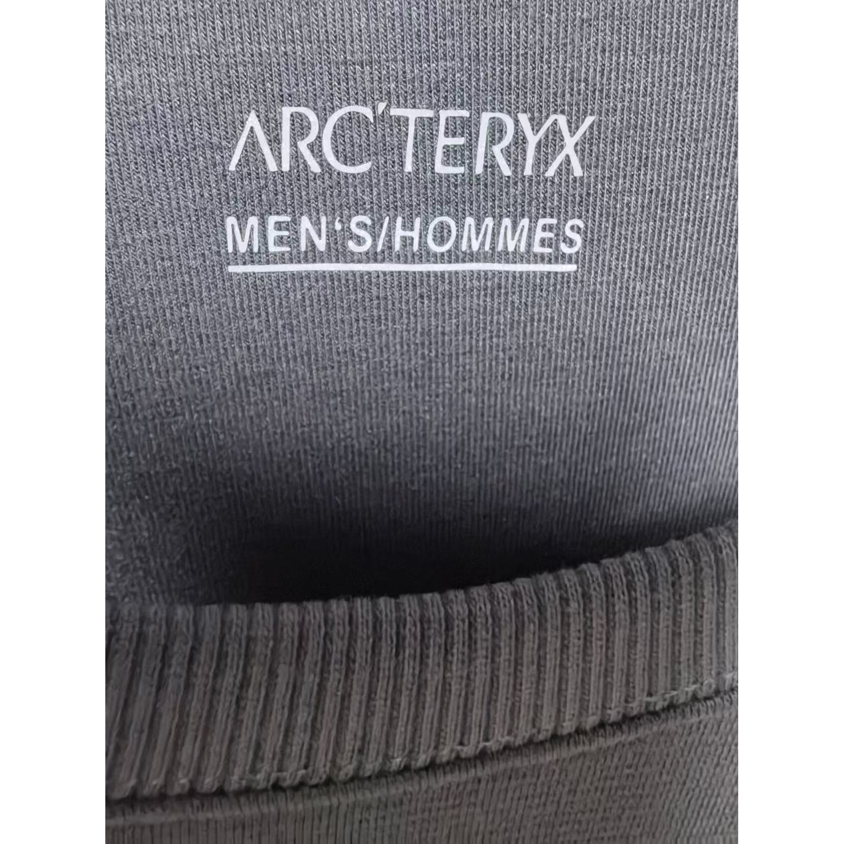 <p>Arc'teryx 新款卫衣(深灰)</p>