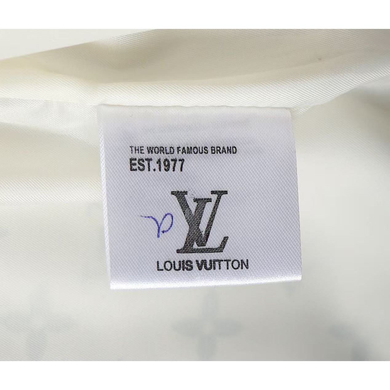 <p>LV 男士夹克外套(粉)</p>