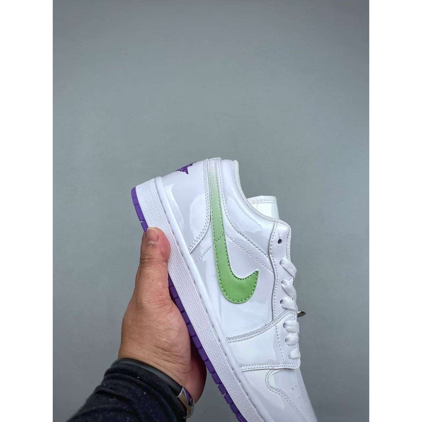 <p>Nike AIR JORDAN 1LOW G &nbsp;AJ1 低帮文化休闲板鞋(白)</p>