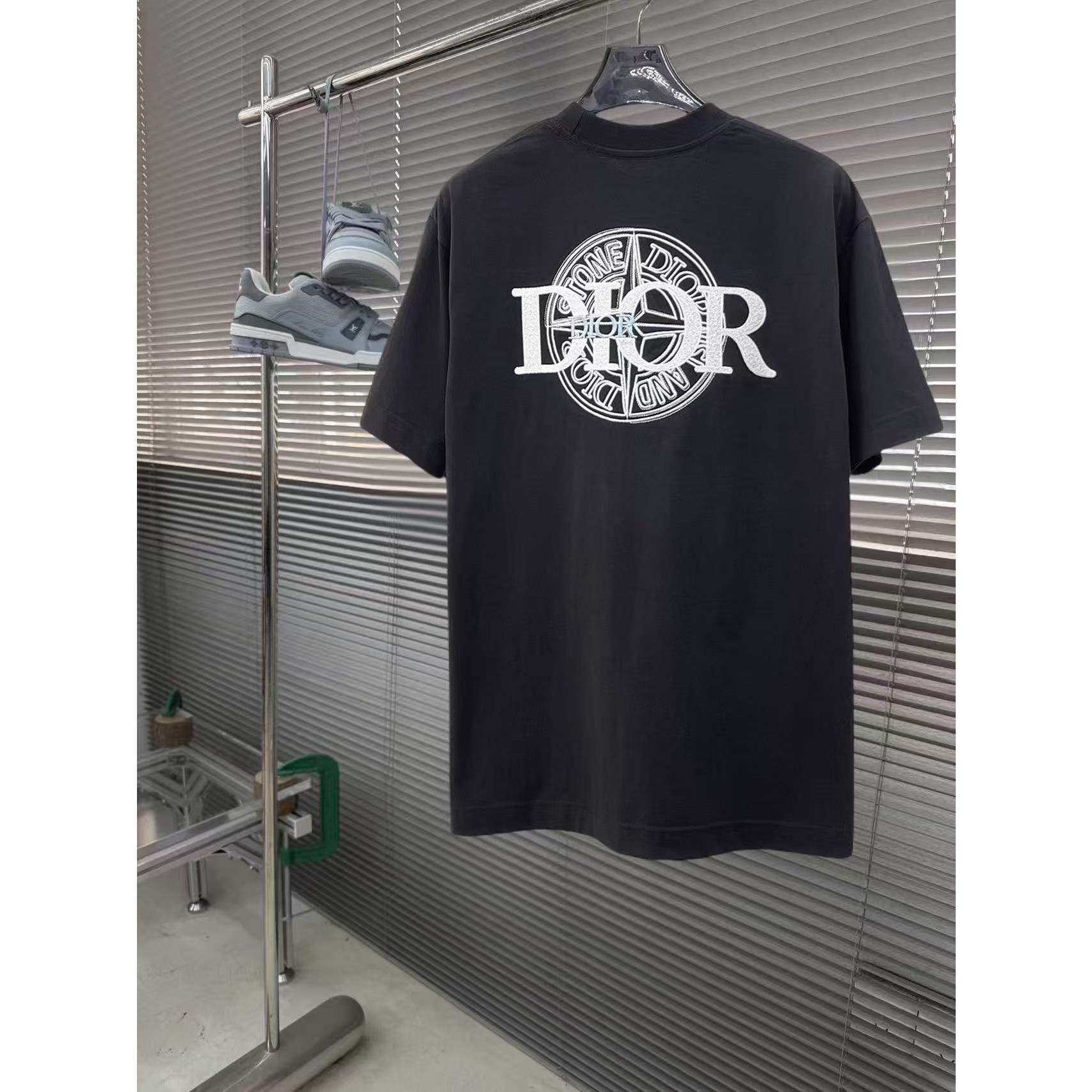 <p>DIOR&nbsp;专柜新款短袖T恤(黑)</p>