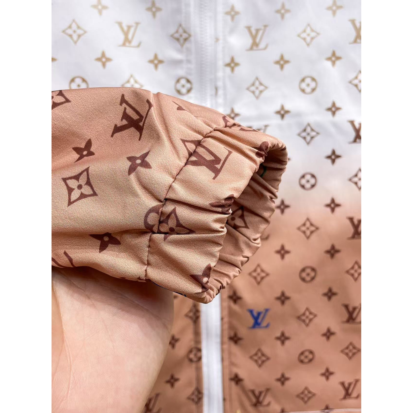<p>LV 夏季防晒衣短裤套装(811157)</p>