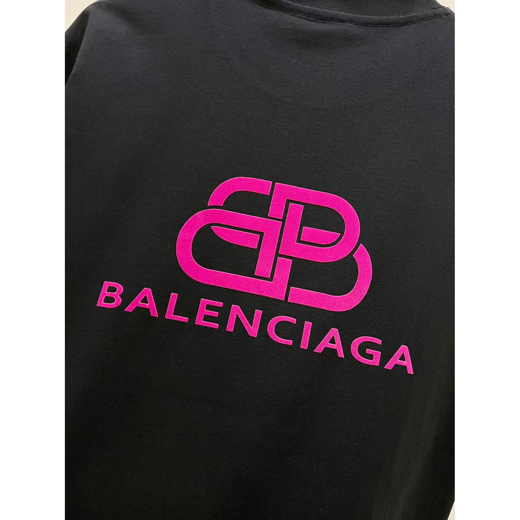 <p>Balenciaga 短袖T恤(黑)&nbsp;</p>