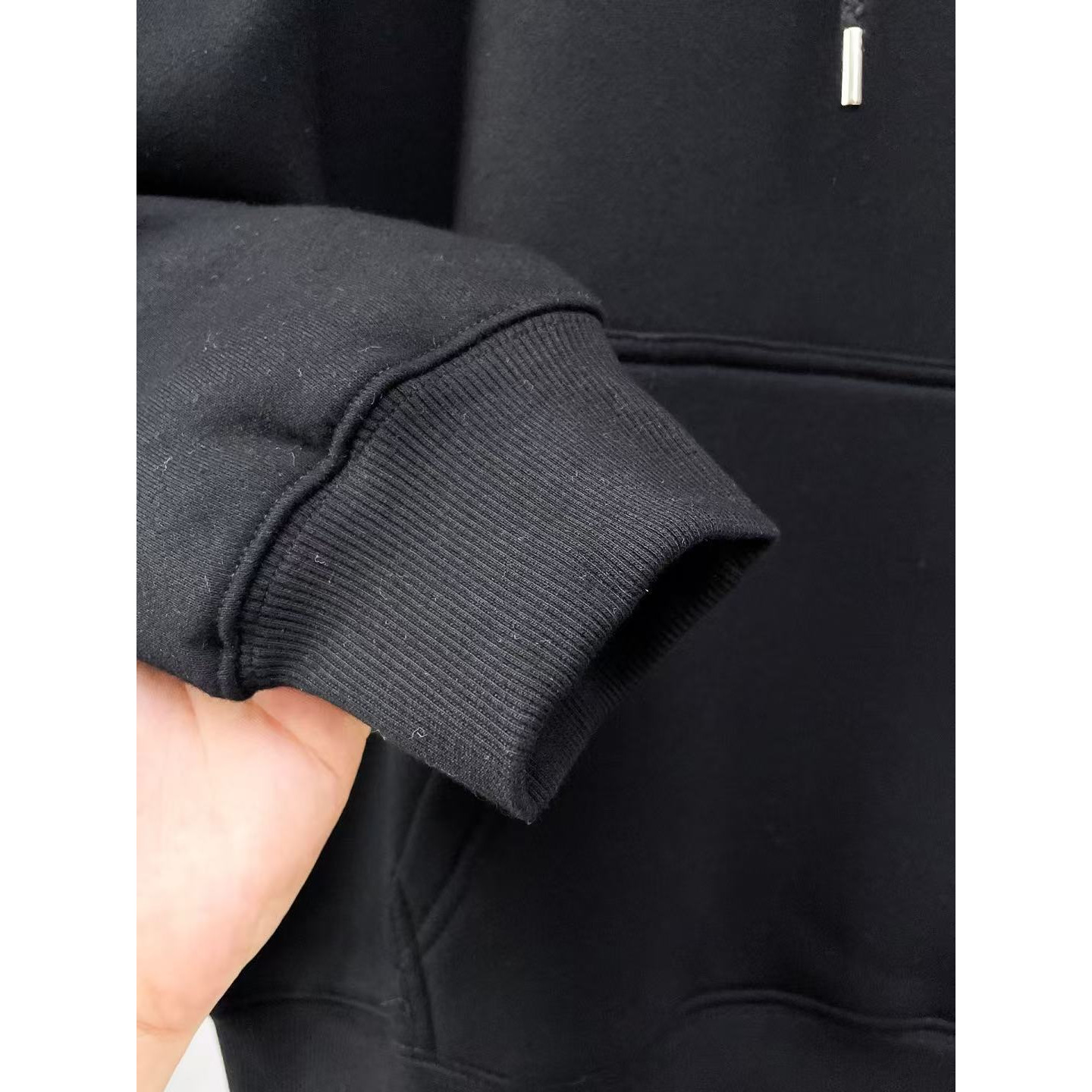 <p>DIOR 连帽卫衣(黑)</p>